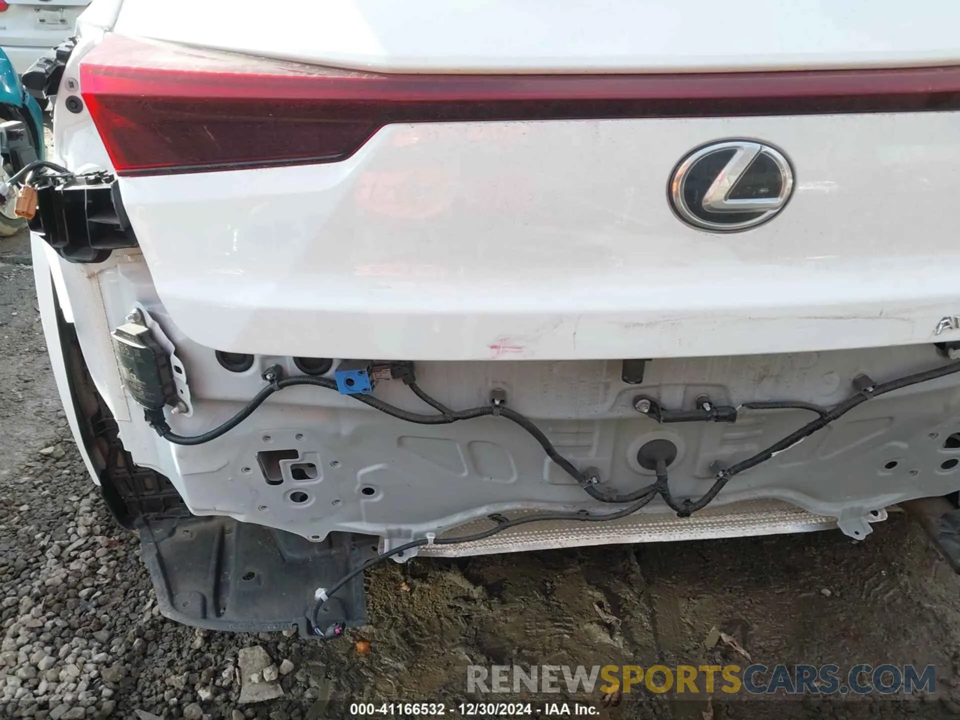 17 fotografías del automóvil dañado JTHB9JBH7P2063617 LEXUS UX 250H 2023