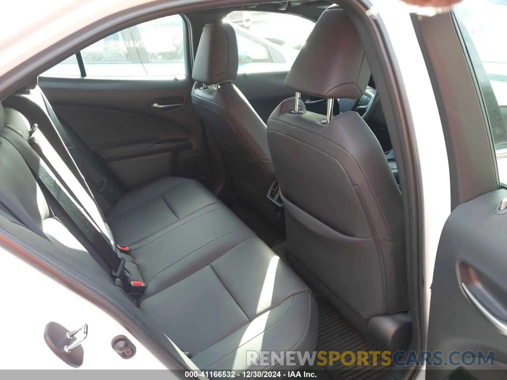 8 fotografías del automóvil dañado JTHB9JBH7P2063617 LEXUS UX 250H 2023
