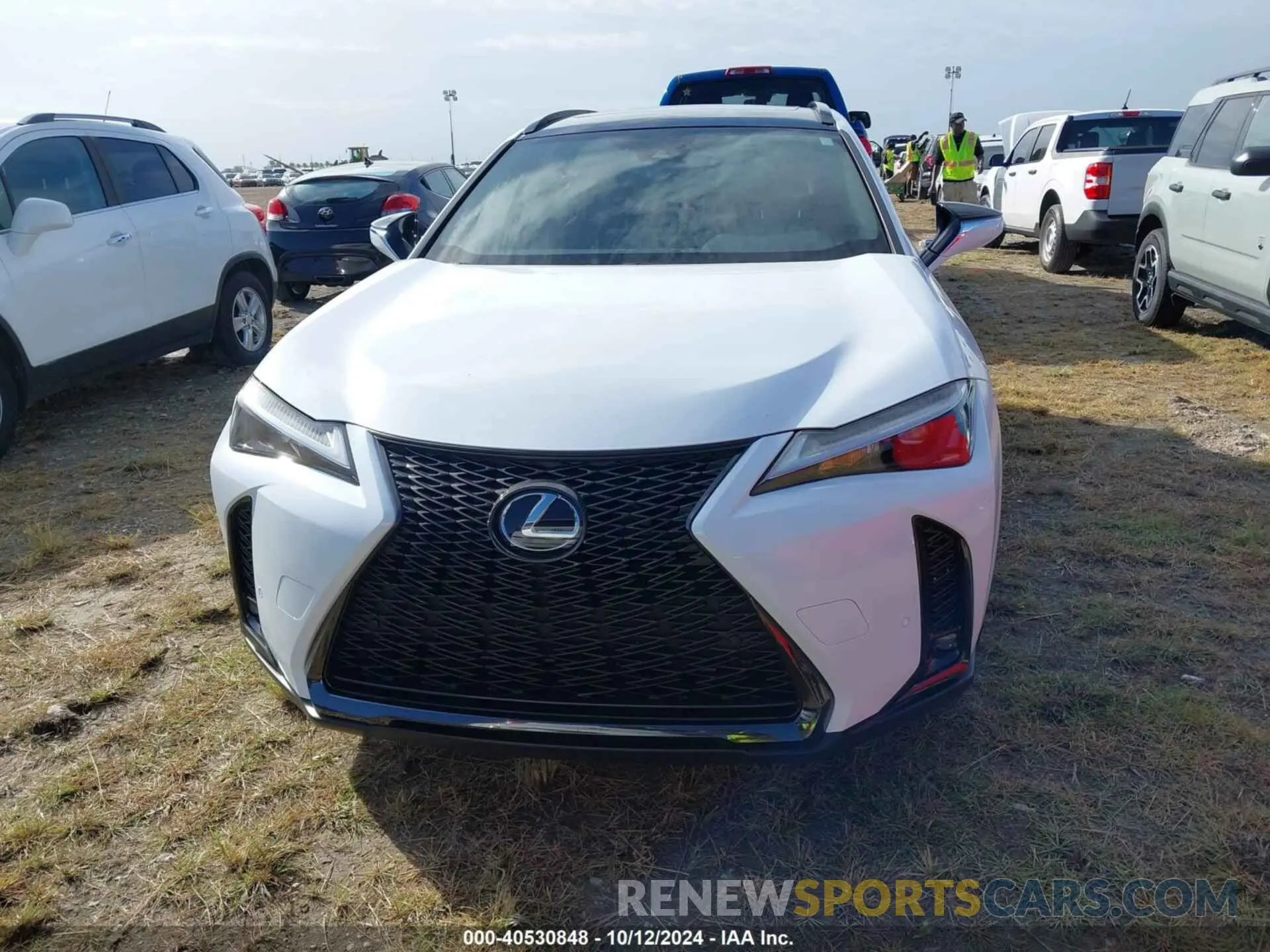 11 fotografías del automóvil dañado JTHR6JBH9P2143170 LEXUS UX 250H 2023