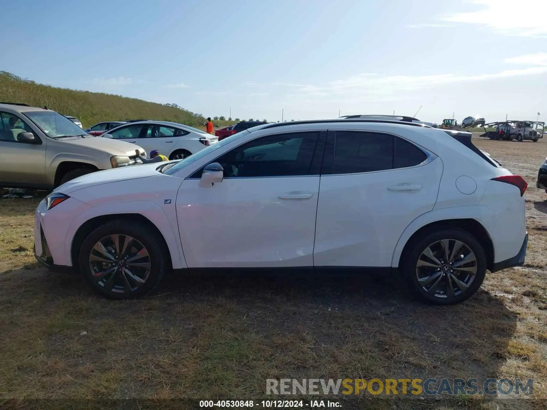 13 fotografías del automóvil dañado JTHR6JBH9P2143170 LEXUS UX 250H 2023