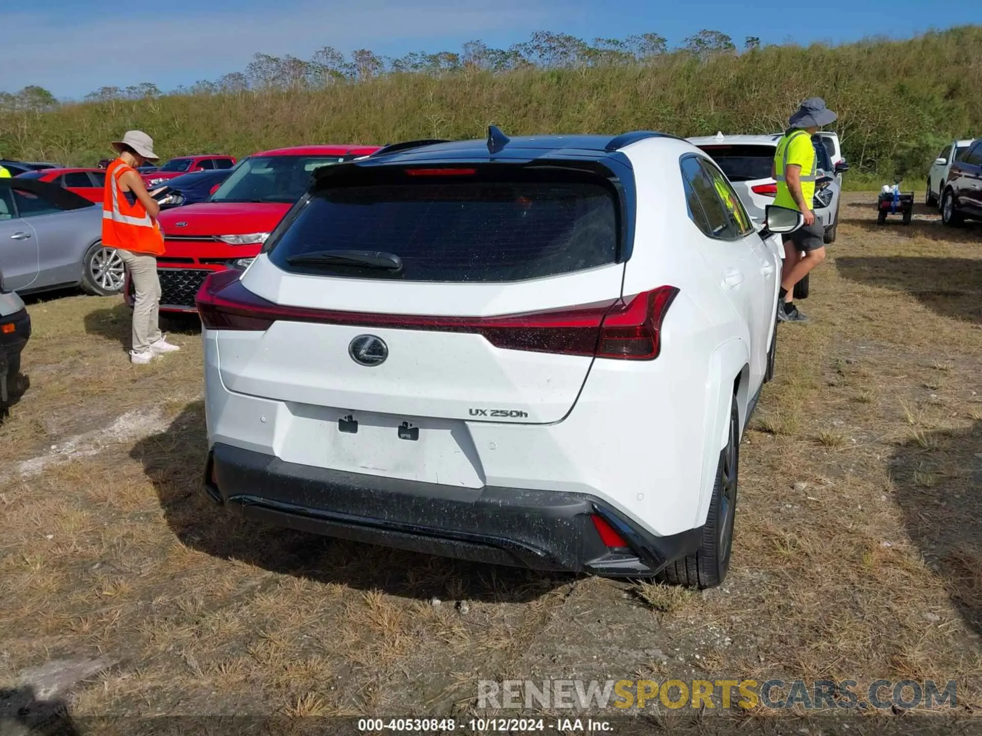 15 fotografías del automóvil dañado JTHR6JBH9P2143170 LEXUS UX 250H 2023