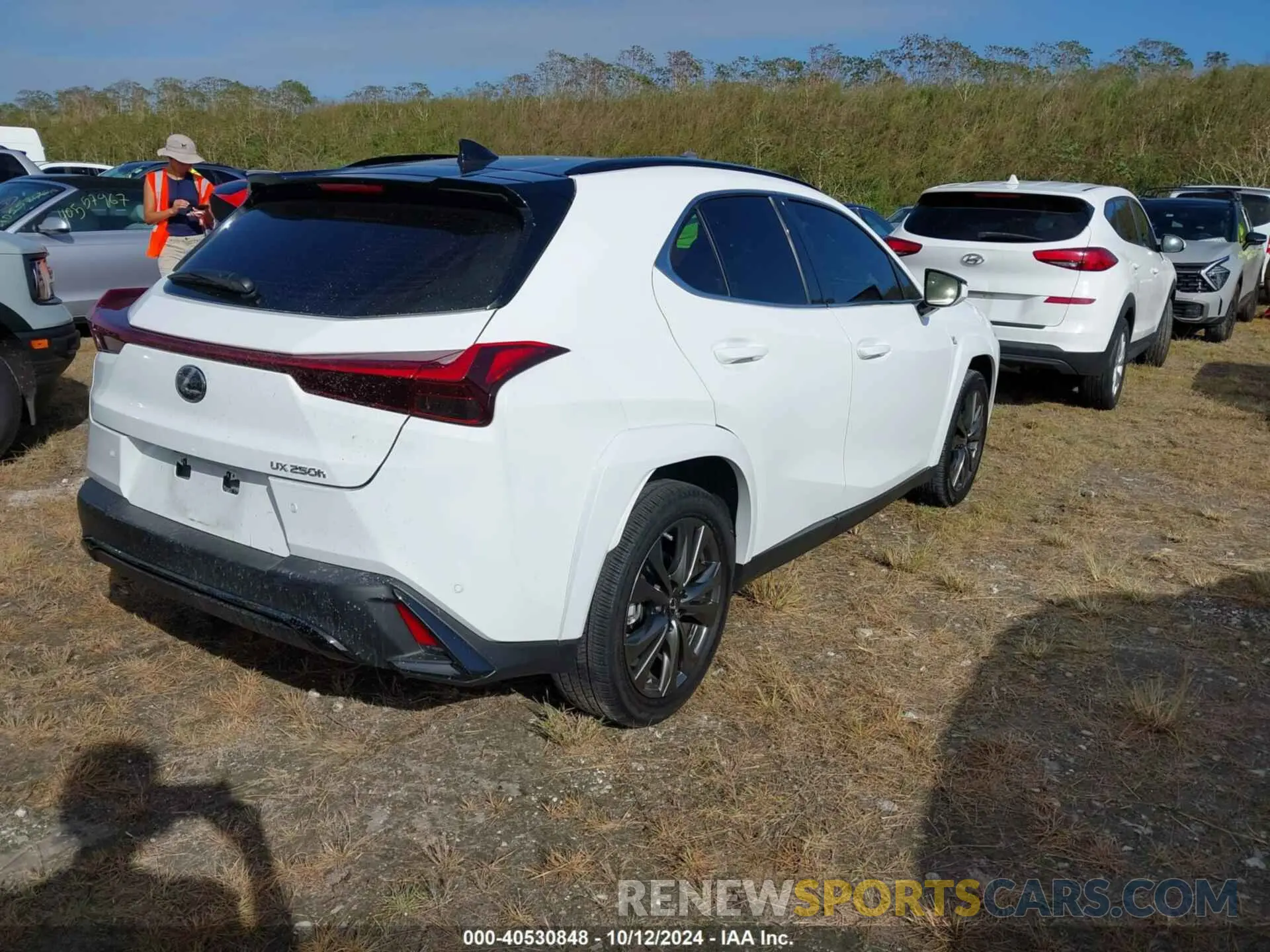 4 fotografías del automóvil dañado JTHR6JBH9P2143170 LEXUS UX 250H 2023