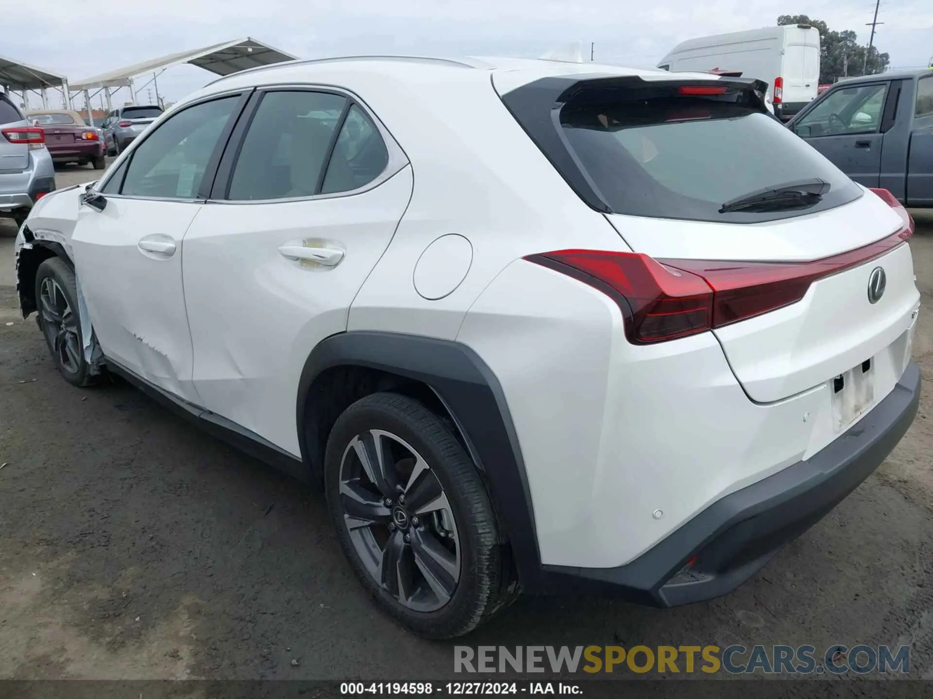 3 fotografías del automóvil dañado JTHX6JBH5P2138426 LEXUS UX 250H 2023