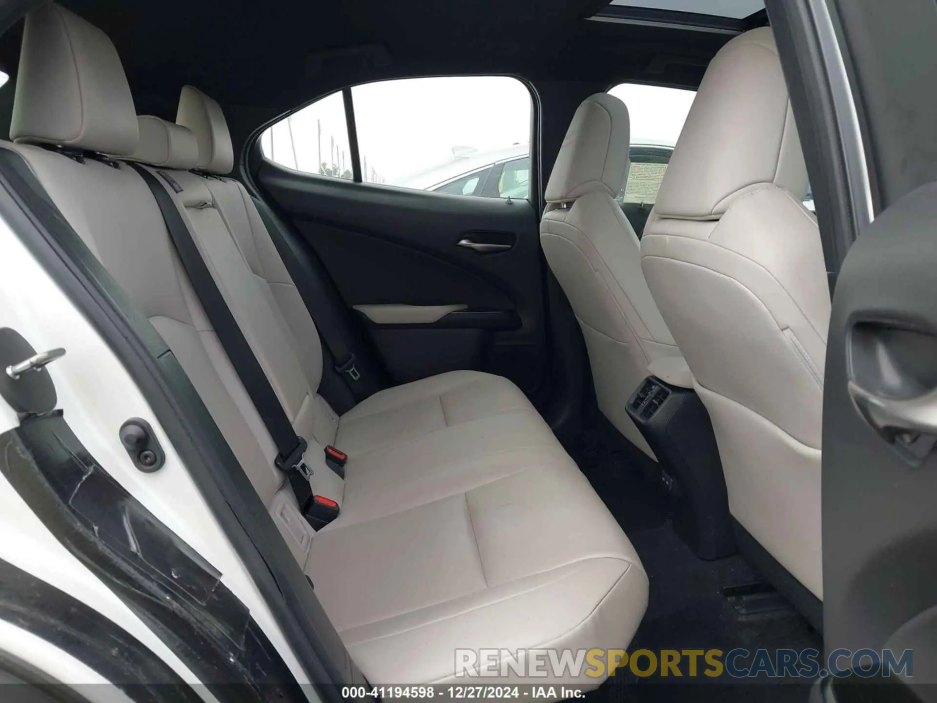 8 fotografías del automóvil dañado JTHX6JBH5P2138426 LEXUS UX 250H 2023