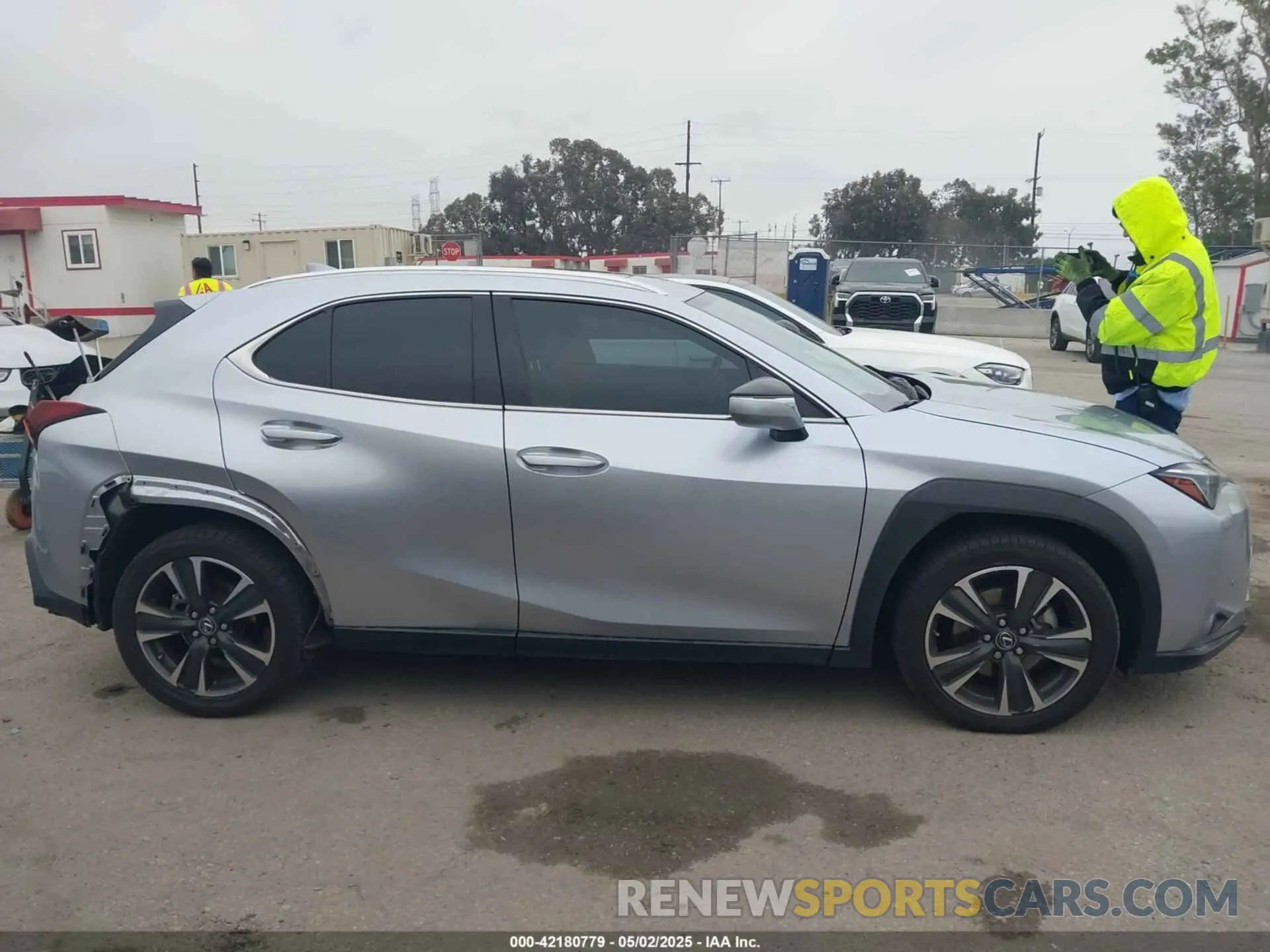 14 fotografías del automóvil dañado JTHX6JBH6P2143926 LEXUS UX 250H 2023