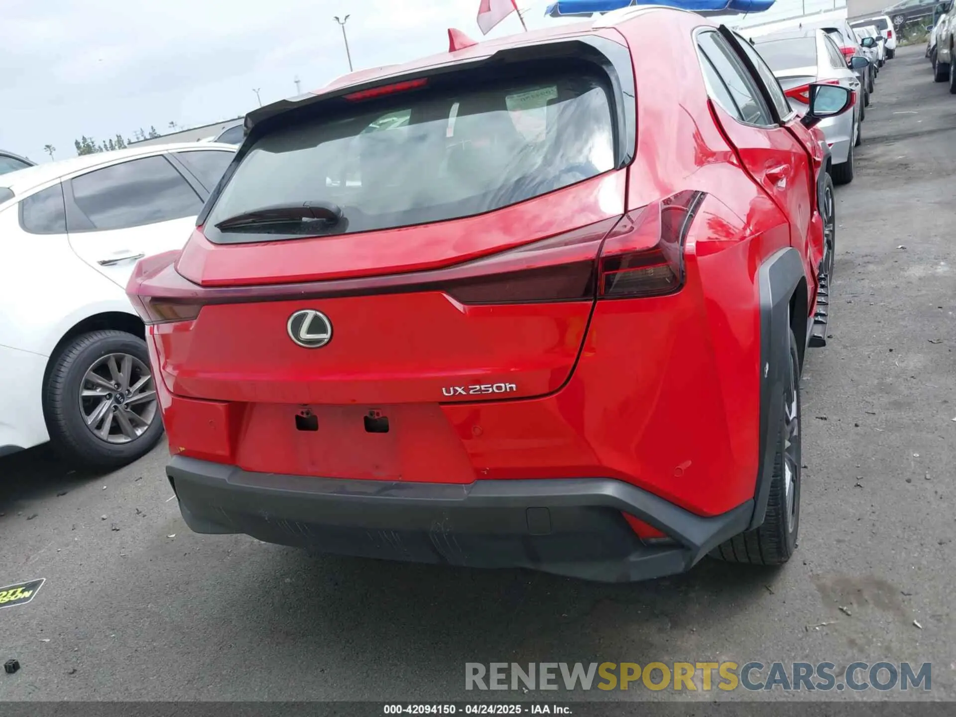 16 fotografías del automóvil dañado JTHX6JBH8P2147752 LEXUS UX 250H 2023