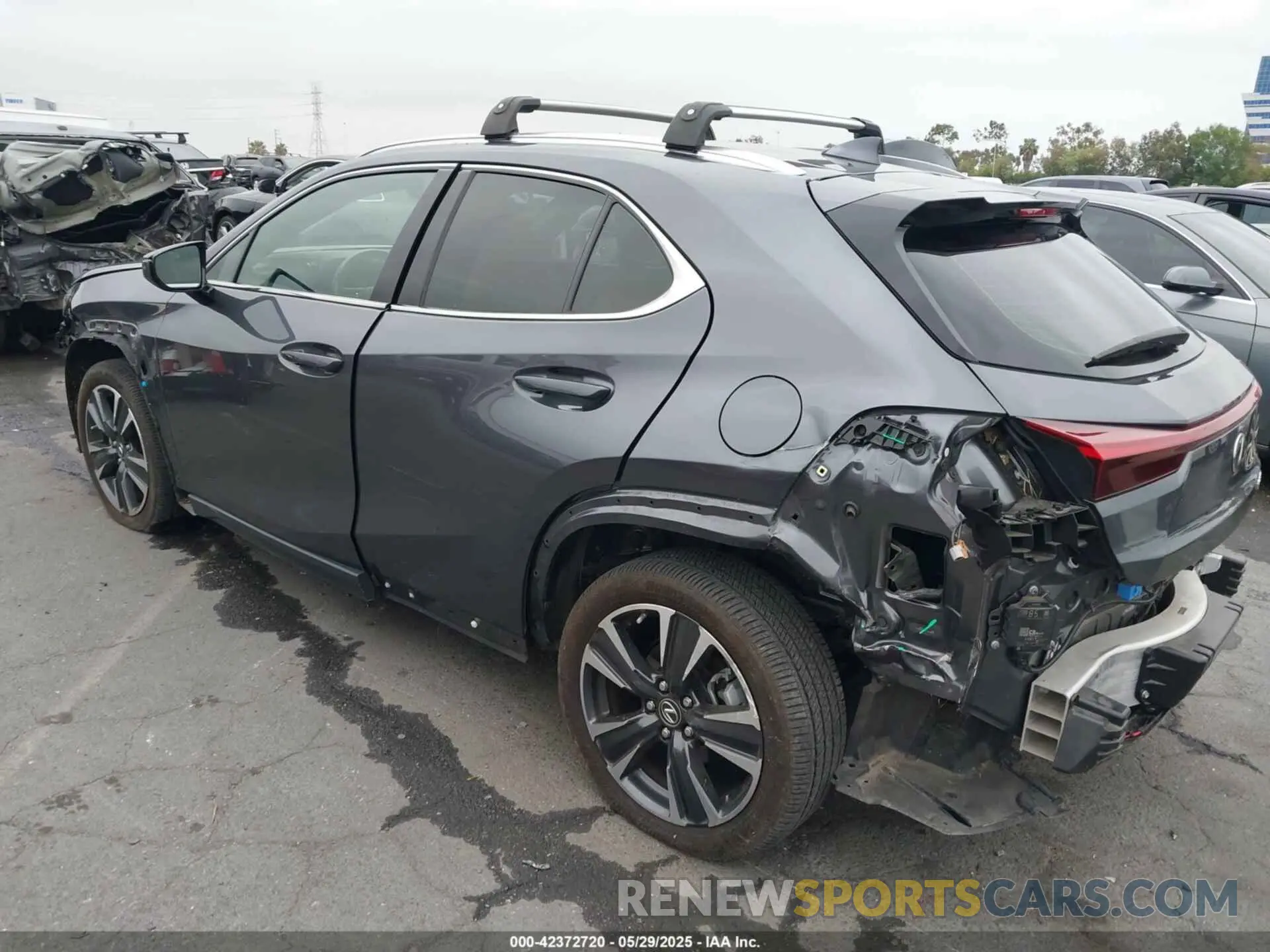3 fotografías del automóvil dañado JTHP6JBH6R2177772 LEXUS UX 250H 2024