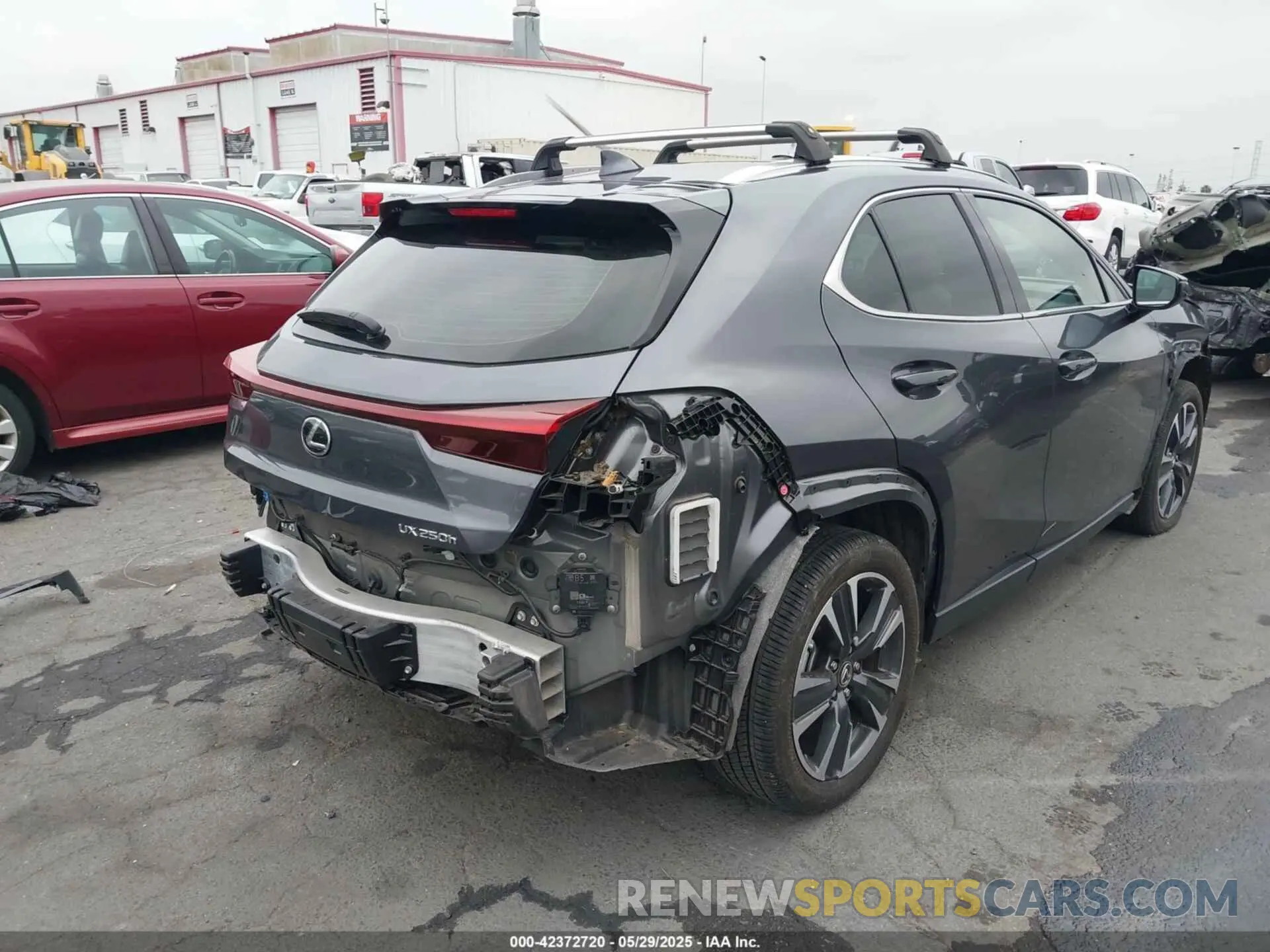 4 fotografías del automóvil dañado JTHP6JBH6R2177772 LEXUS UX 250H 2024