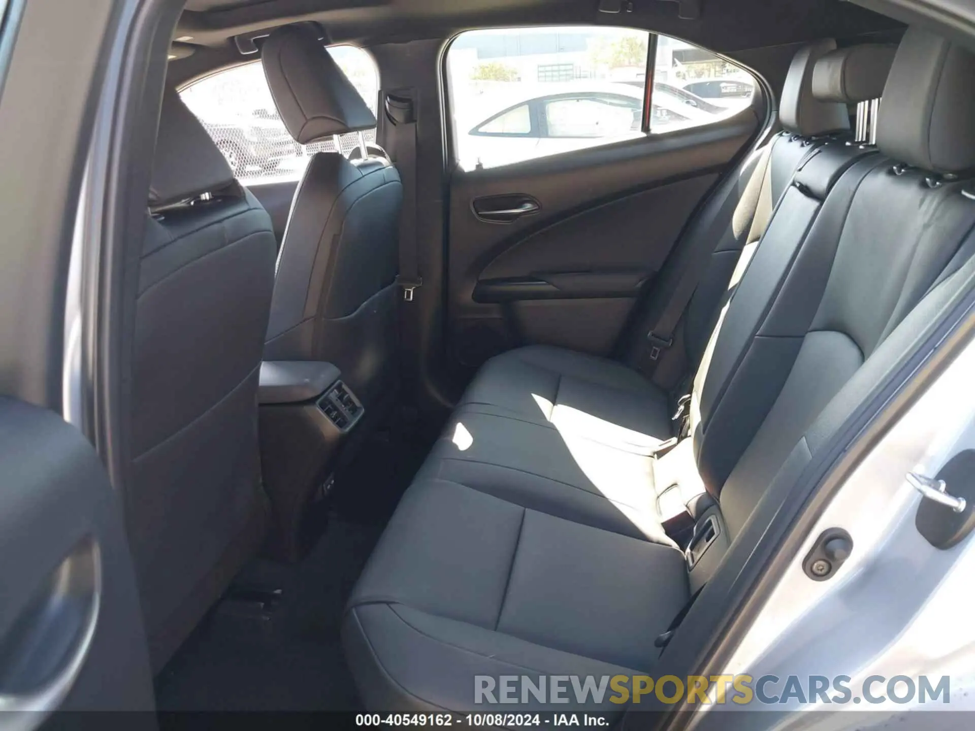 8 fotografías del automóvil dañado JTHP6JBHXR2179136 LEXUS UX 250H 2024