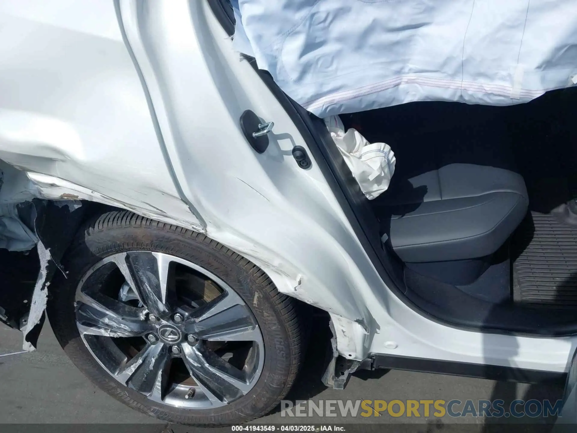 12 fotografías del automóvil dañado JTHP9JBH3R2077751 LEXUS UX 250H 2024