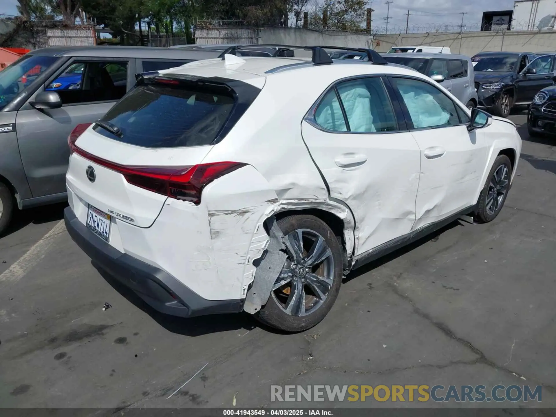 4 fotografías del automóvil dañado JTHP9JBH3R2077751 LEXUS UX 250H 2024