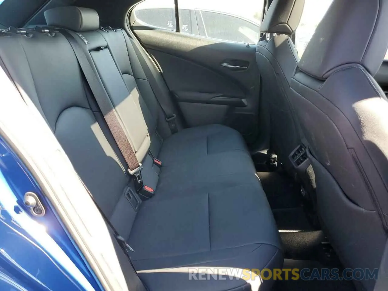 6 fotografías del automóvil dañado JTHP9JBH6N2060050 LEXUS UX 250H BA 2022