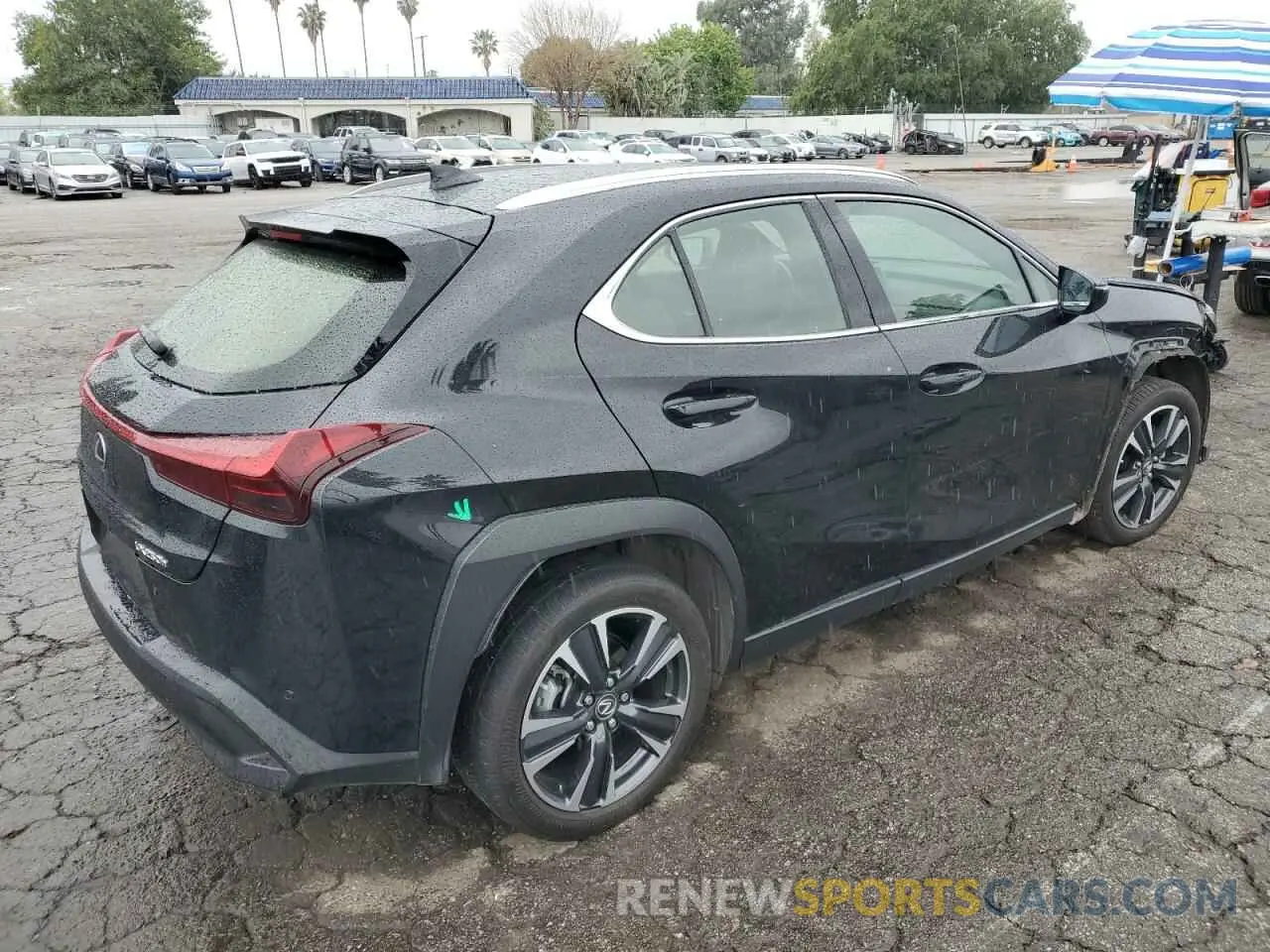 3 fotografías del automóvil dañado JTHX6JBH8P2134063 LEXUS UX 250H BA 2023