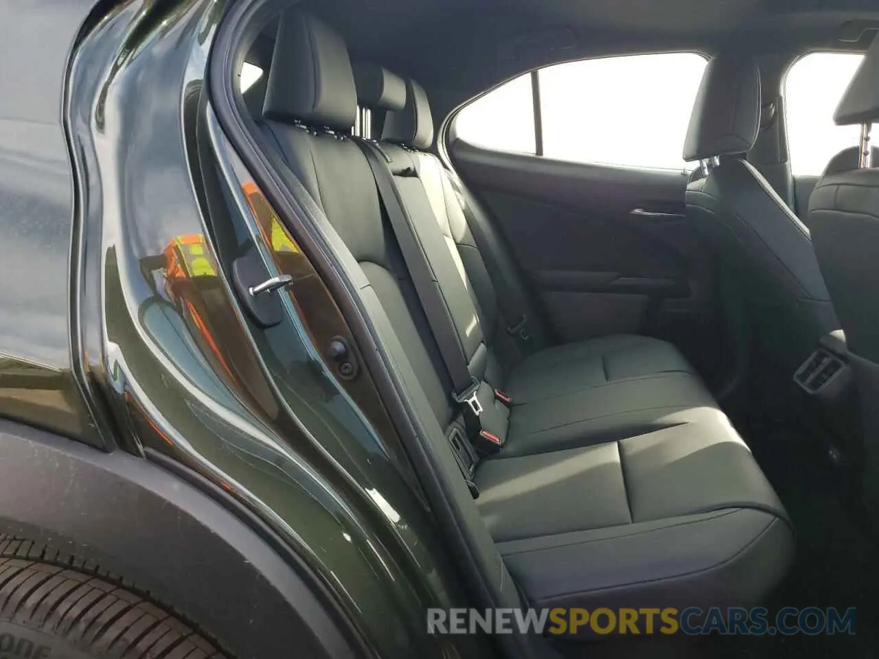 10 fotografías del automóvil dañado JTHX6JBH3R2192570 LEXUS UX 250H BA 2024