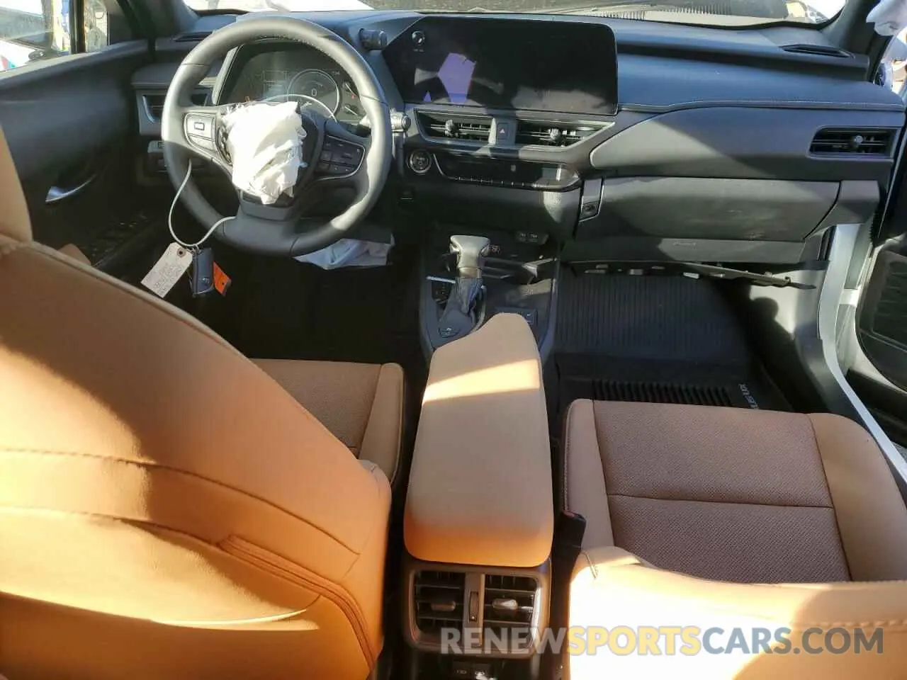 8 fotografías del automóvil dañado JTHP9JBH6R2077520 LEXUS UX 250H PR 2024