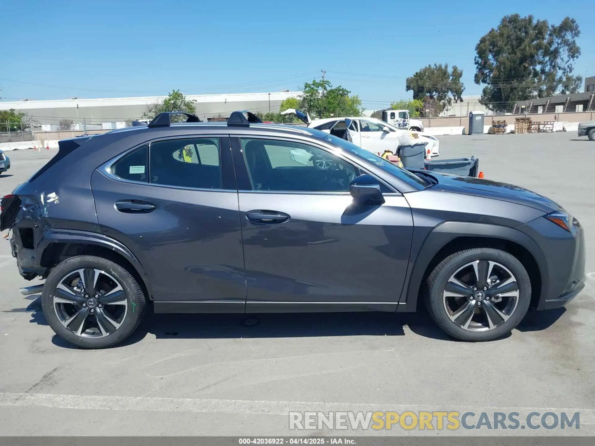 14 fotografías del automóvil dañado JTHYBJAH2S2011577 LEXUS UX 300H 2025