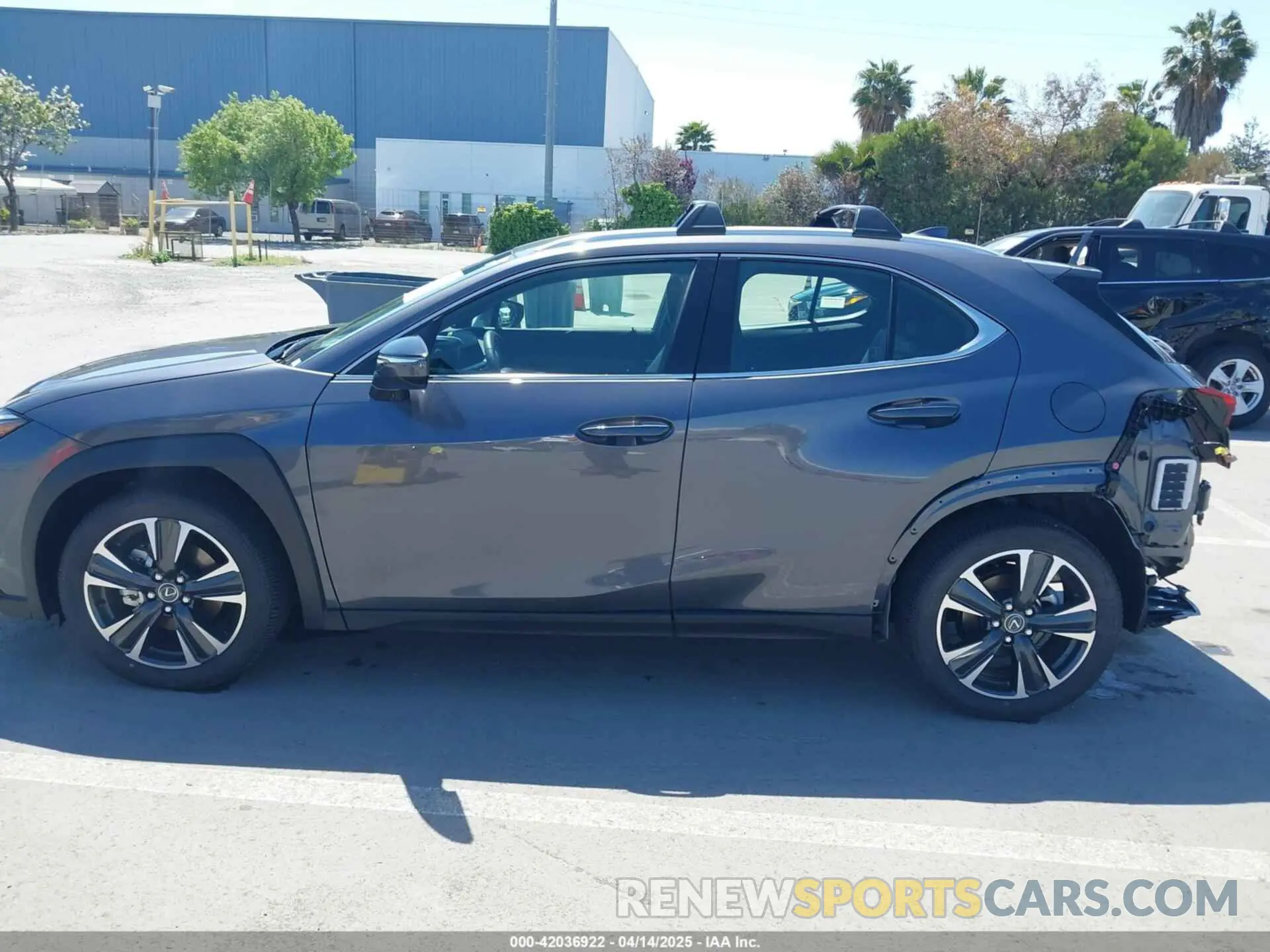 15 fotografías del automóvil dañado JTHYBJAH2S2011577 LEXUS UX 300H 2025