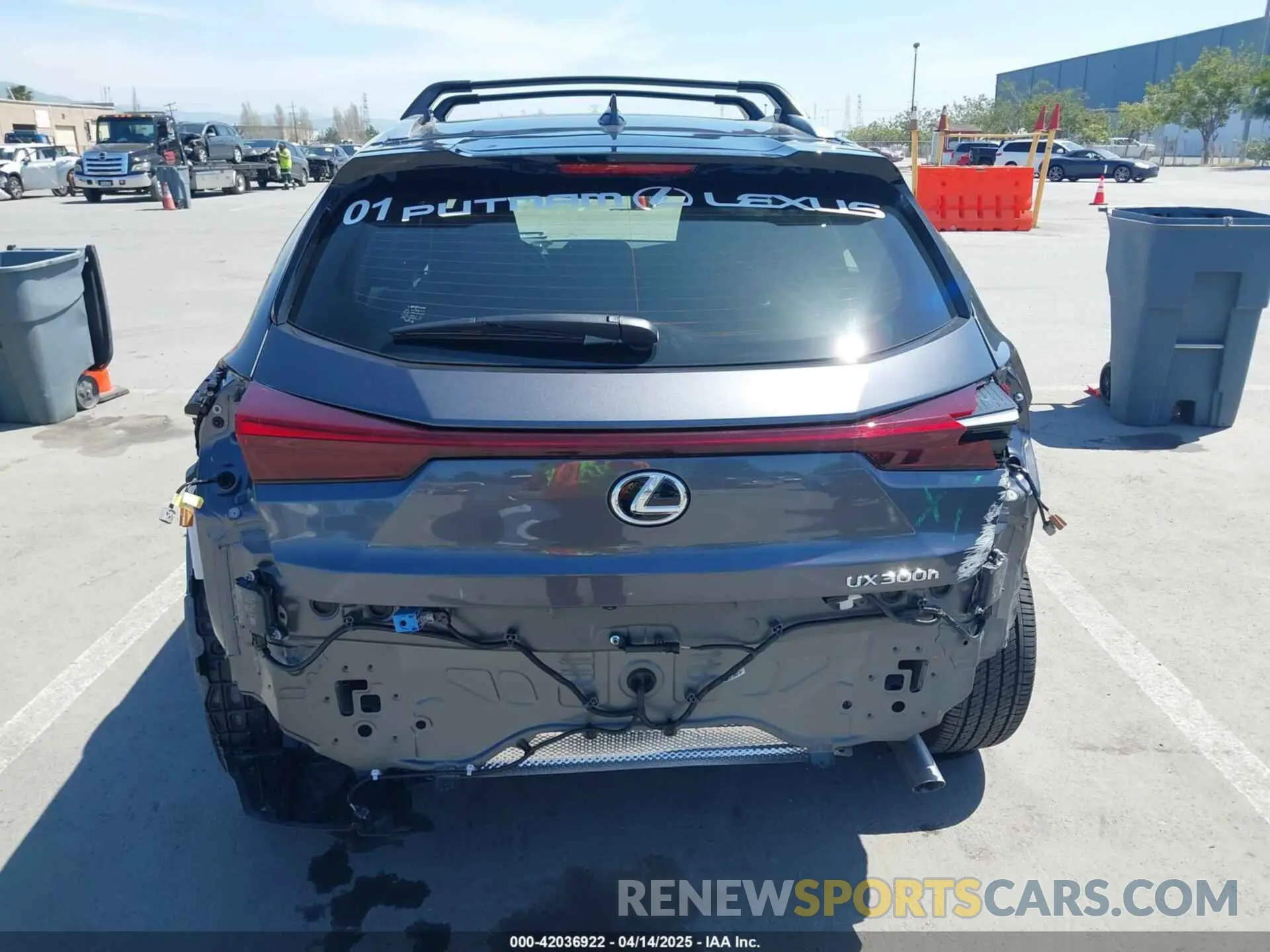 17 fotografías del automóvil dañado JTHYBJAH2S2011577 LEXUS UX 300H 2025
