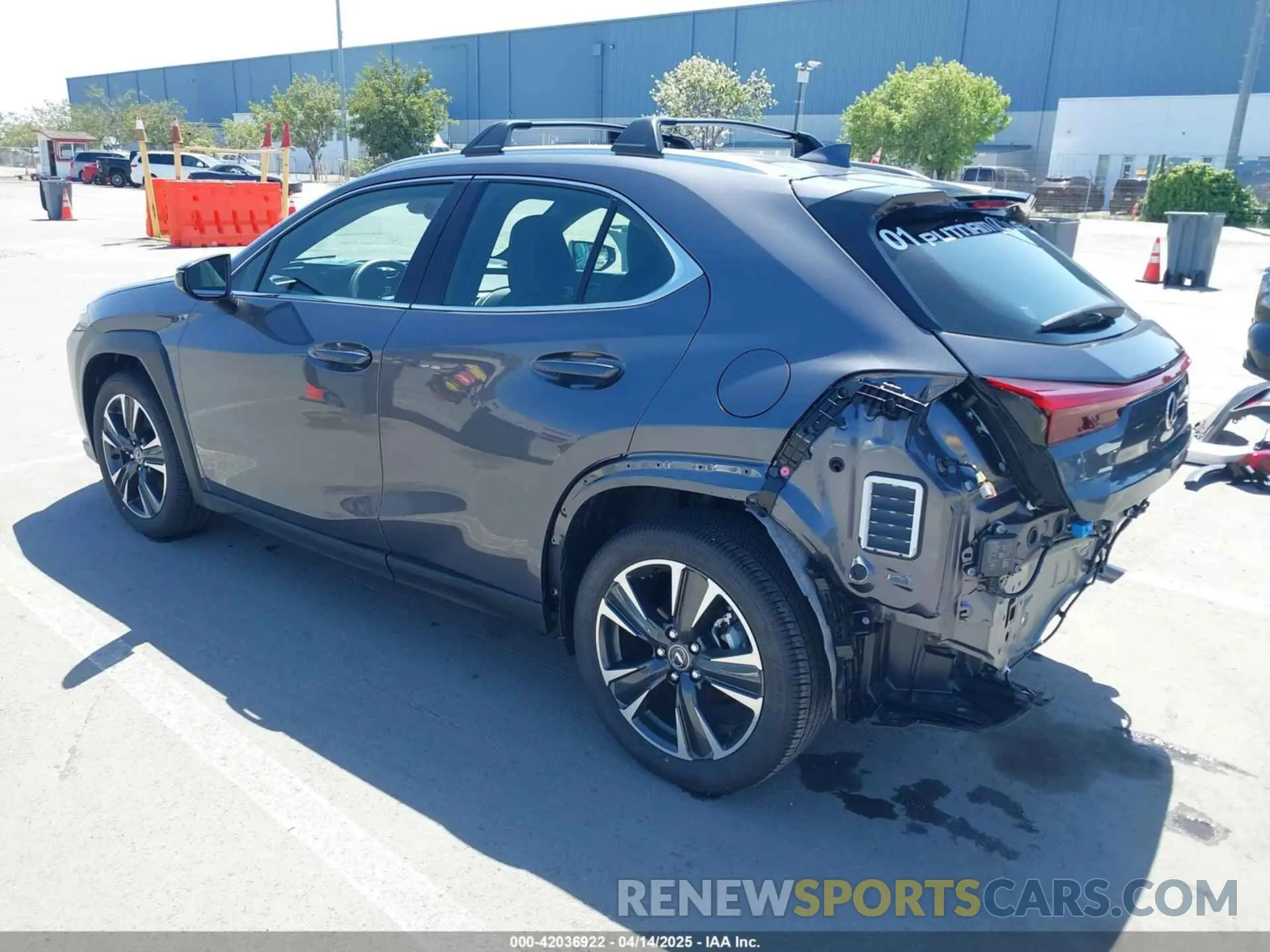3 fotografías del automóvil dañado JTHYBJAH2S2011577 LEXUS UX 300H 2025