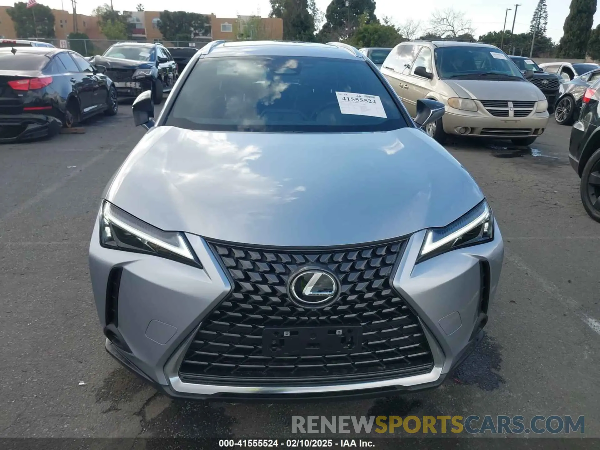 13 fotografías del automóvil dañado JTHYBJAH4S2003979 LEXUS UX 300H 2025