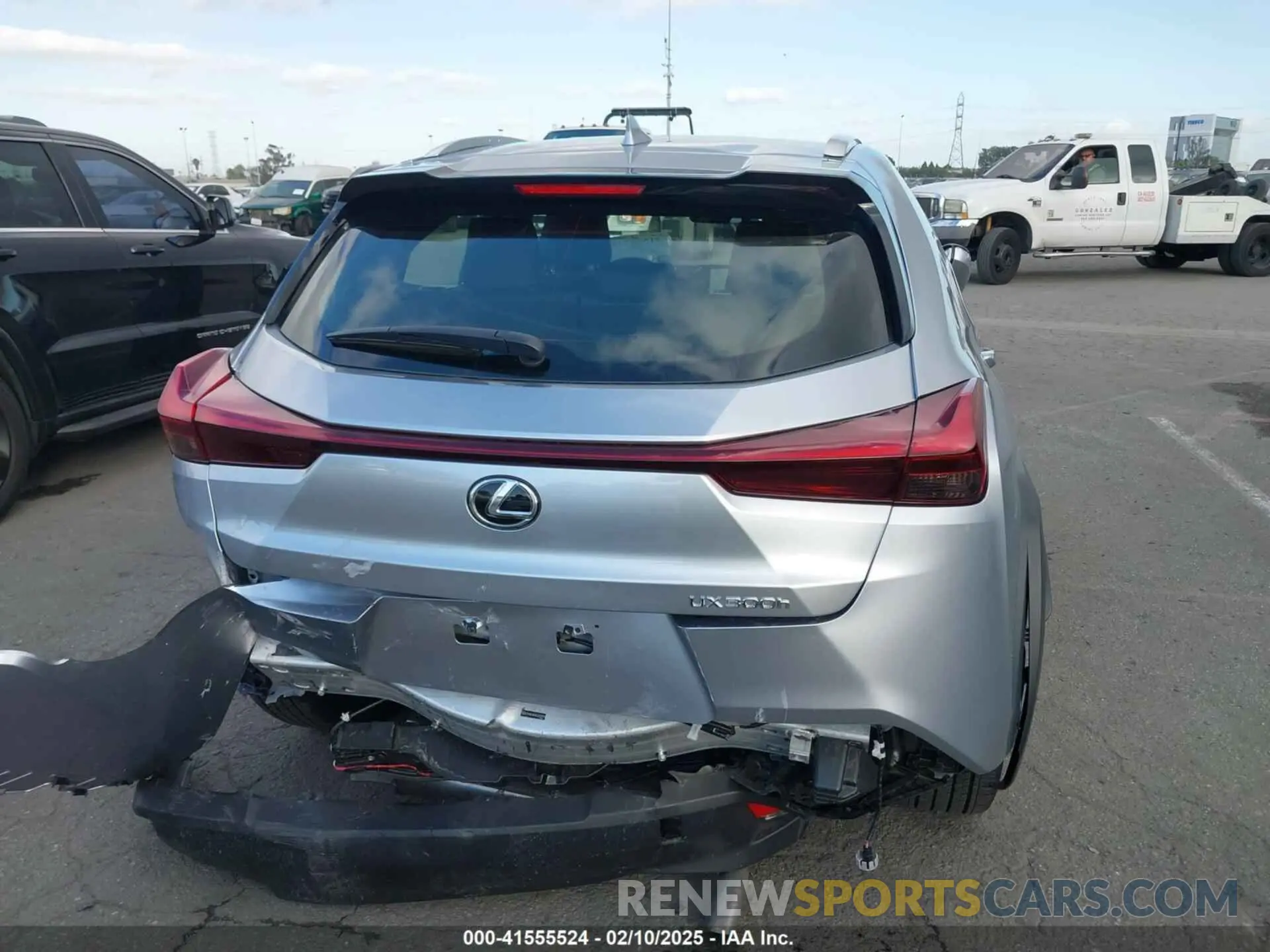 17 fotografías del automóvil dañado JTHYBJAH4S2003979 LEXUS UX 300H 2025