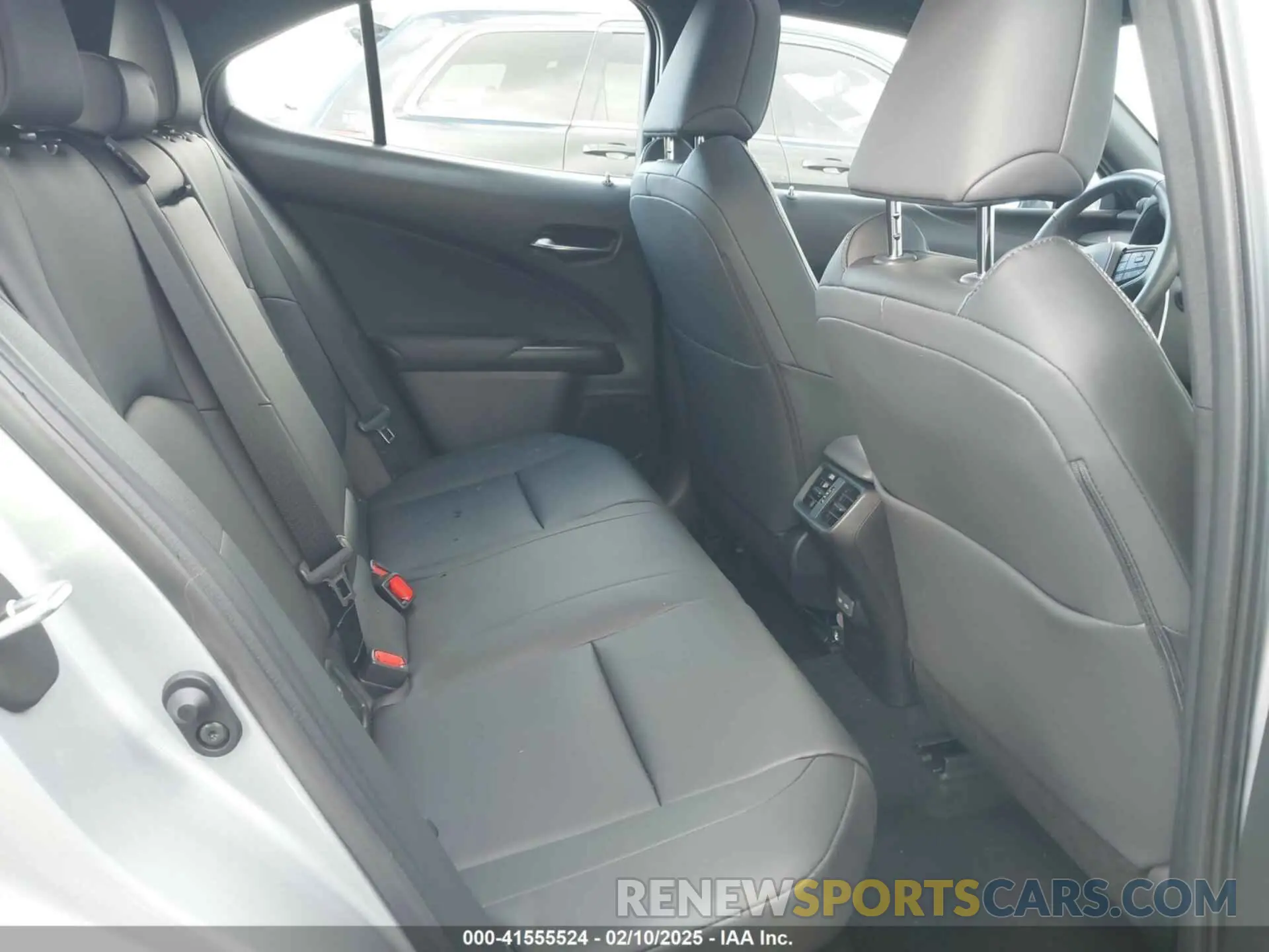 8 fotografías del automóvil dañado JTHYBJAH4S2003979 LEXUS UX 300H 2025