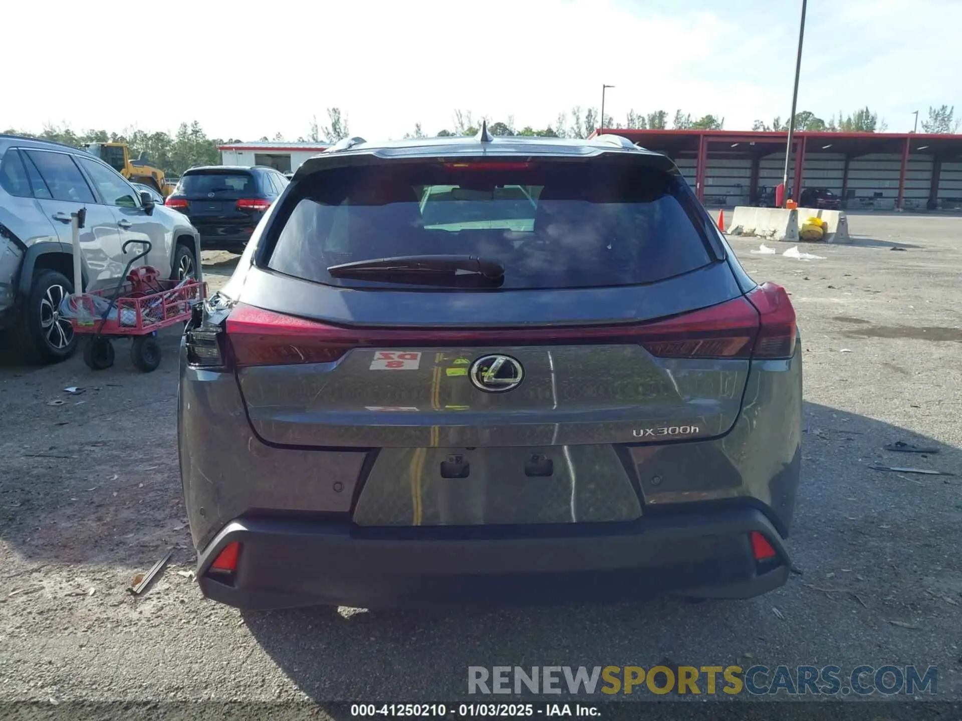 16 fotografías del automóvil dañado JTHYBJAH4S2008275 LEXUS UX 300H 2025