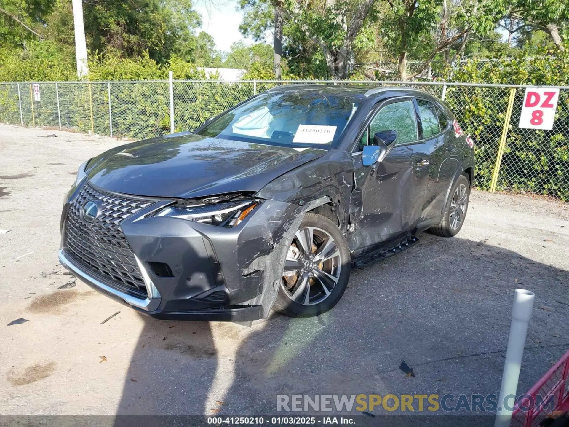 2 fotografías del automóvil dañado JTHYBJAH4S2008275 LEXUS UX 300H 2025