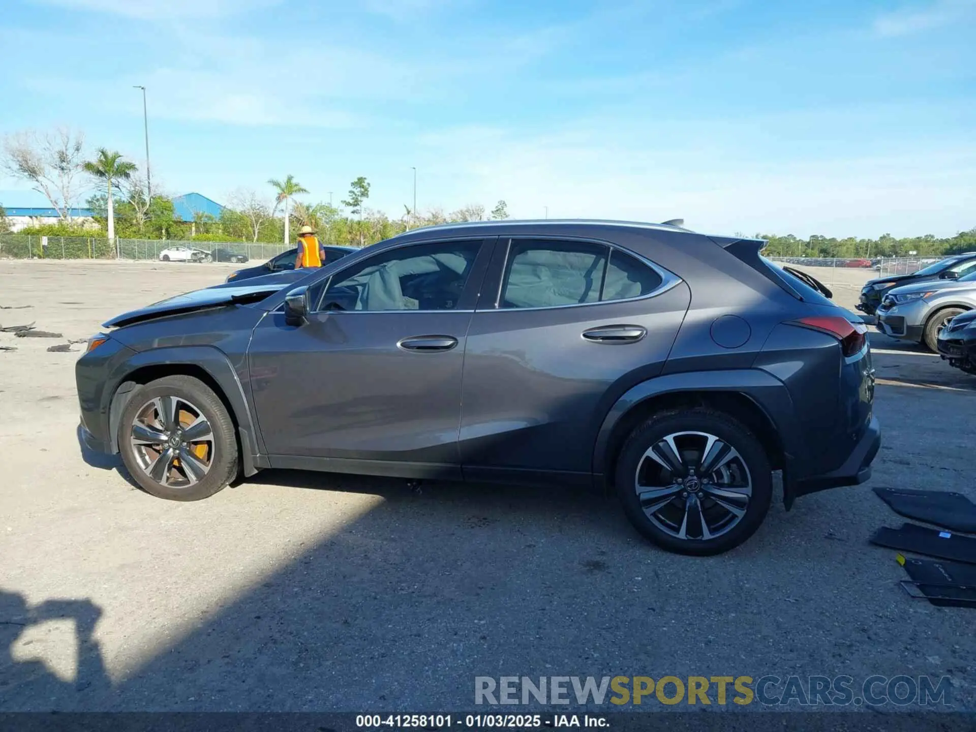 13 fotografías del automóvil dañado JTHYBJAH6S2000422 LEXUS UX 300H 2025