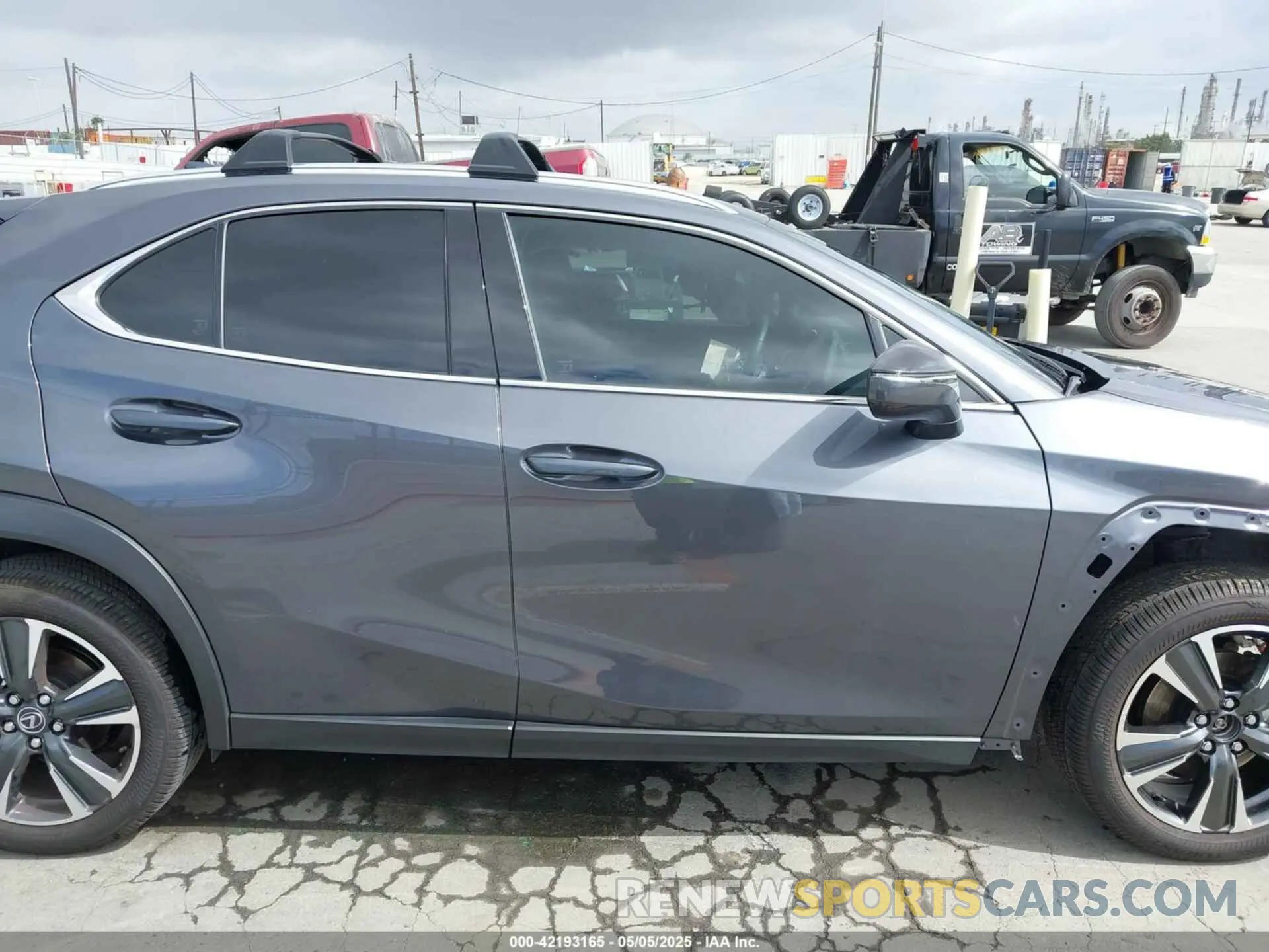 14 fotografías del automóvil dañado JTHYBJAH7S2016872 LEXUS UX 300H 2025