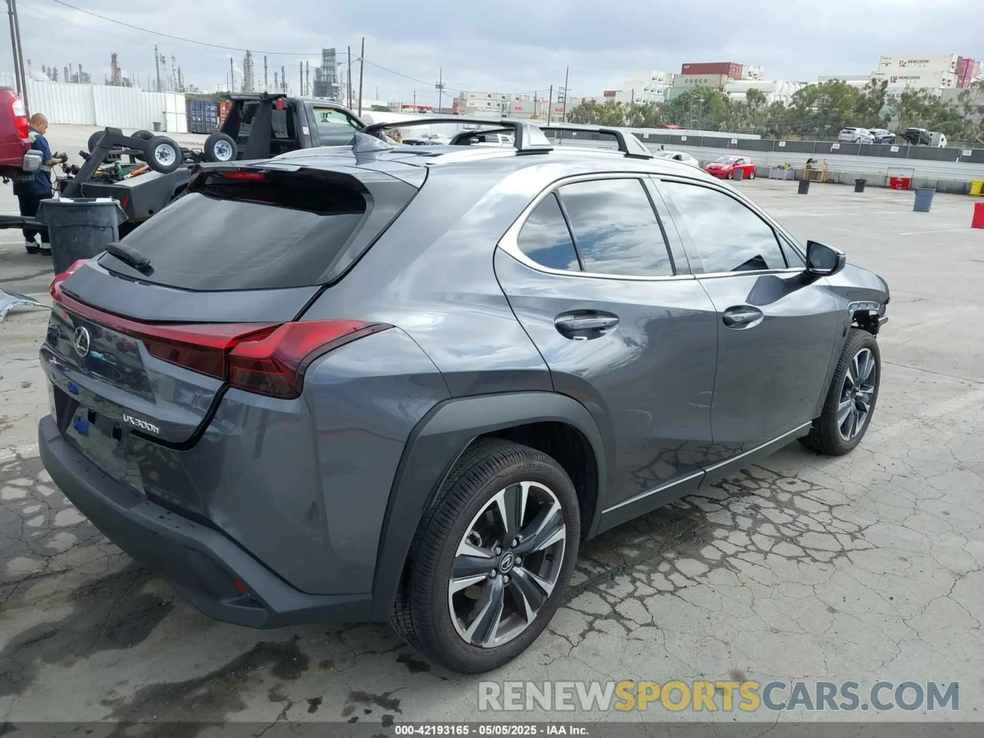 4 fotografías del automóvil dañado JTHYBJAH7S2016872 LEXUS UX 300H 2025