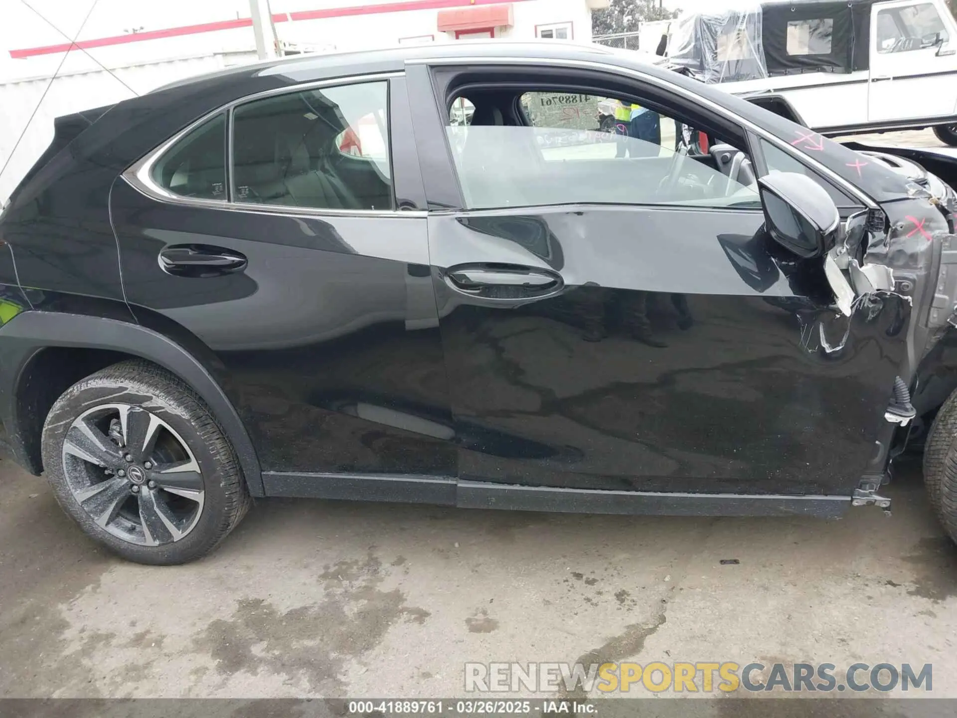 14 fotografías del automóvil dañado JTHYBJAH9S2002181 LEXUS UX 300H 2025