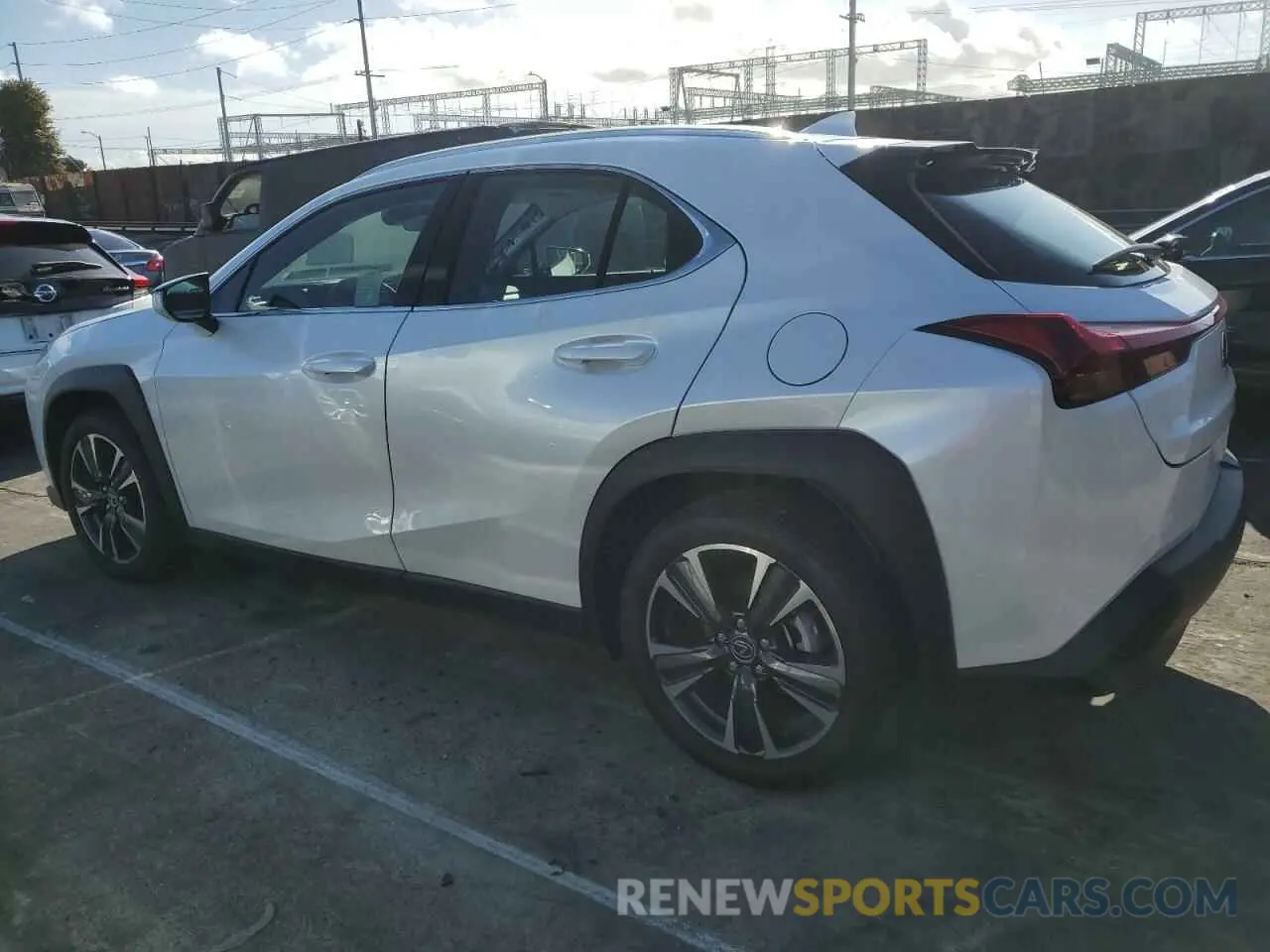 2 fotografías del automóvil dañado JTHYBJAH4S2008440 LEXUS UX 300H BA 2025