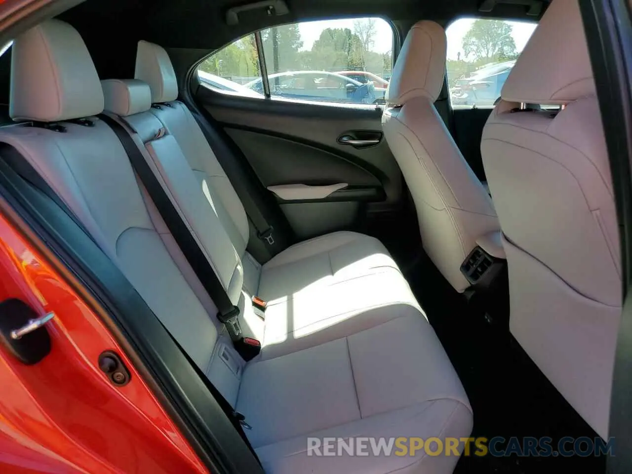 10 fotografías del automóvil dañado JTHYBJAH6S2004115 LEXUS UX 300H BA 2025