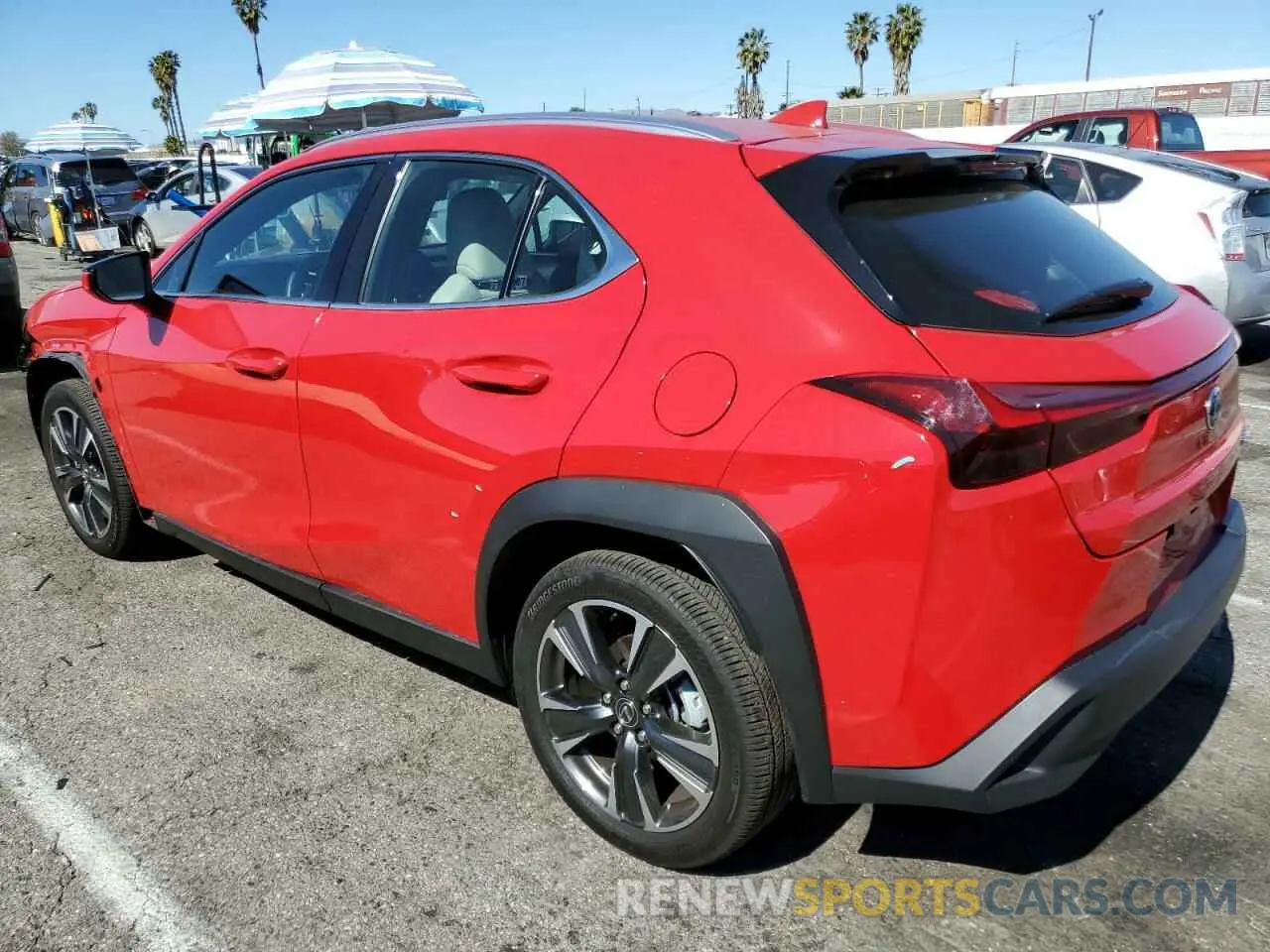 2 fotografías del automóvil dañado JTHYBJAH6S2004115 LEXUS UX 300H BA 2025