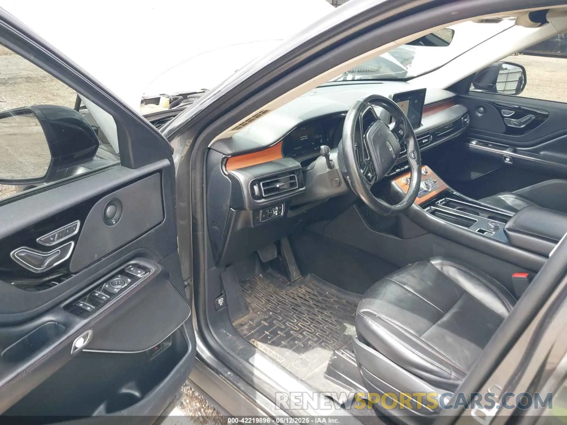 16 fotografías del automóvil dañado 5LM5J7WC2LGL17926 LINCOLN AVIATOR 2020
