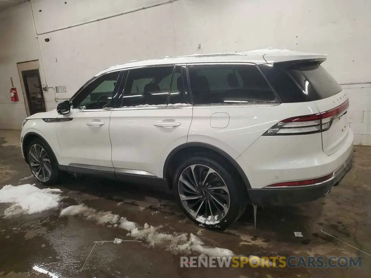2 fotografías del automóvil dañado 5LM5J7XC1LGL20248 LINCOLN AVIATOR 2020