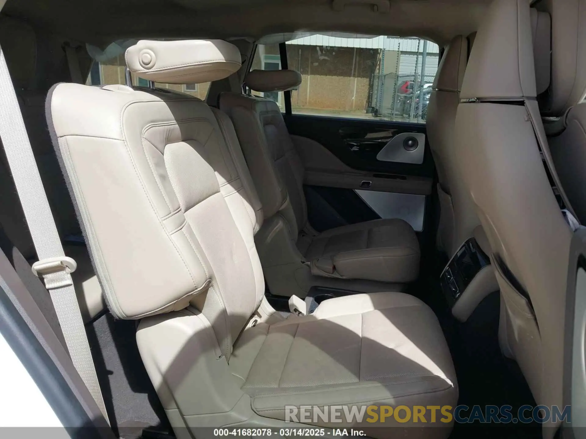 8 fotografías del automóvil dañado 5LM5J7XC8LGL11059 LINCOLN AVIATOR 2020