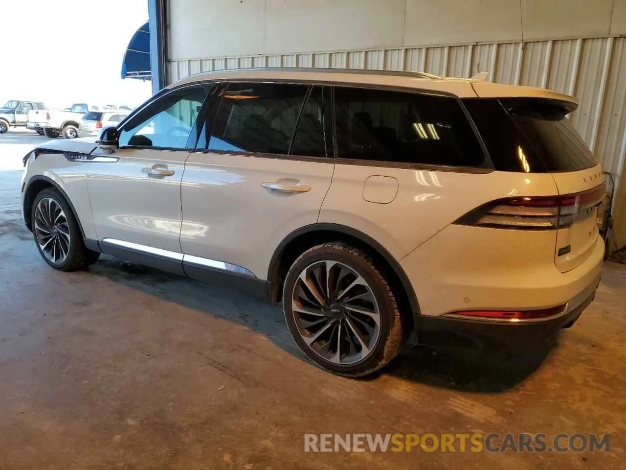 2 fotografías del automóvil dañado 5LM5J7XC8LGL23342 LINCOLN AVIATOR 2020