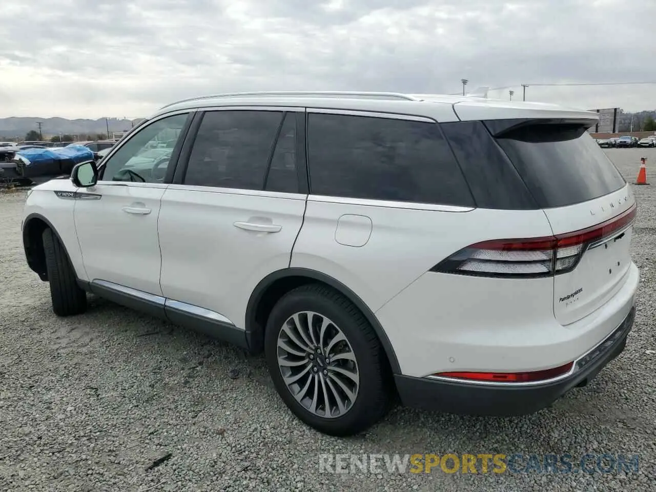 2 fotografías del automóvil dañado 5LM5J7WCXMGL02334 LINCOLN AVIATOR 2021