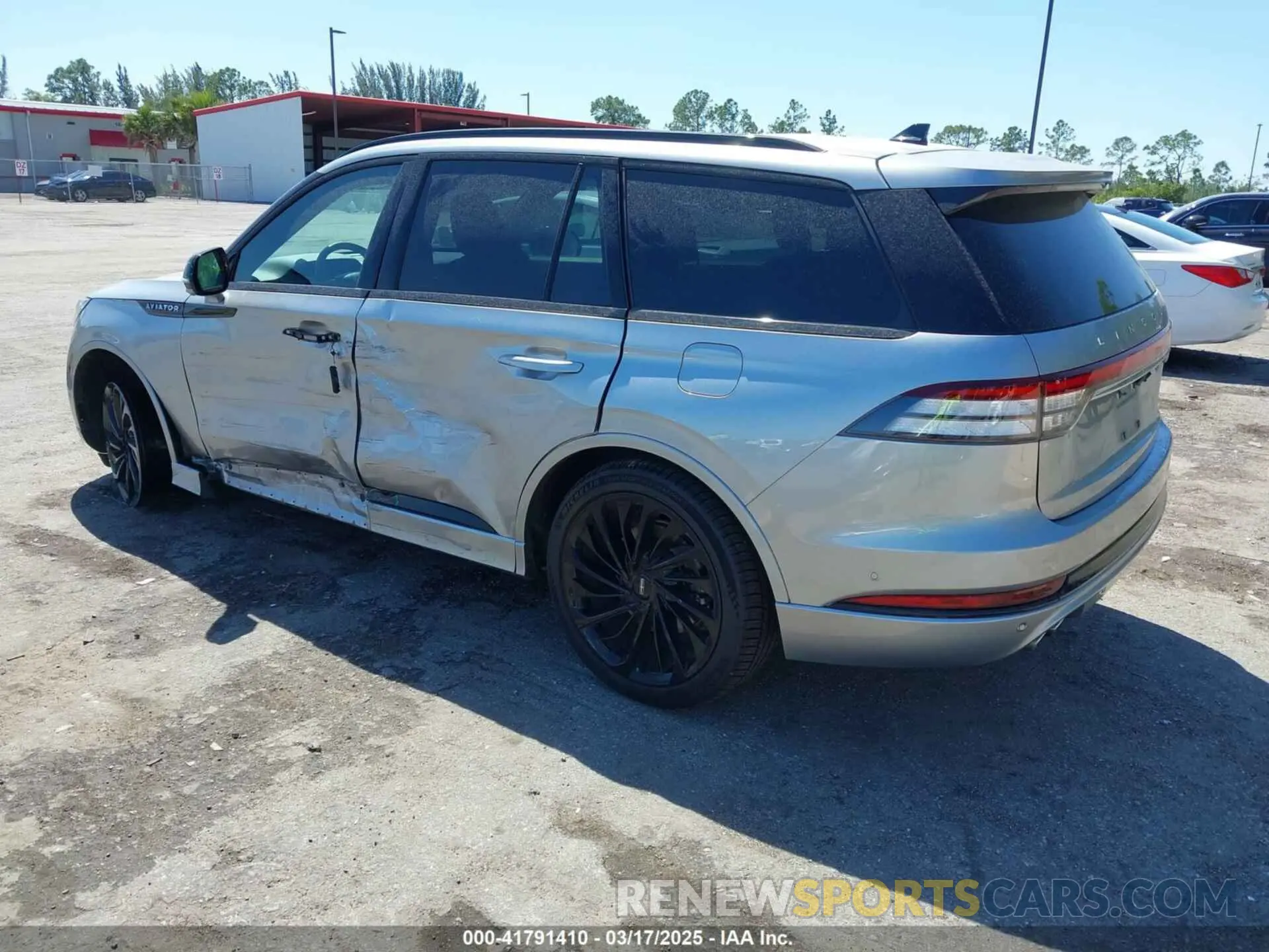 3 fotografías del automóvil dañado 5LM5J7WC8NGL12197 LINCOLN AVIATOR 2022