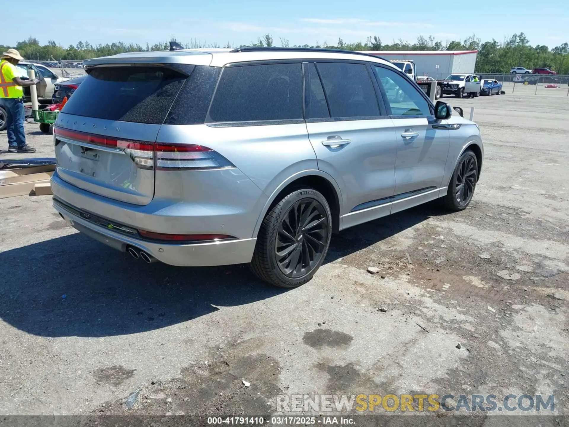 4 fotografías del automóvil dañado 5LM5J7WC8NGL12197 LINCOLN AVIATOR 2022