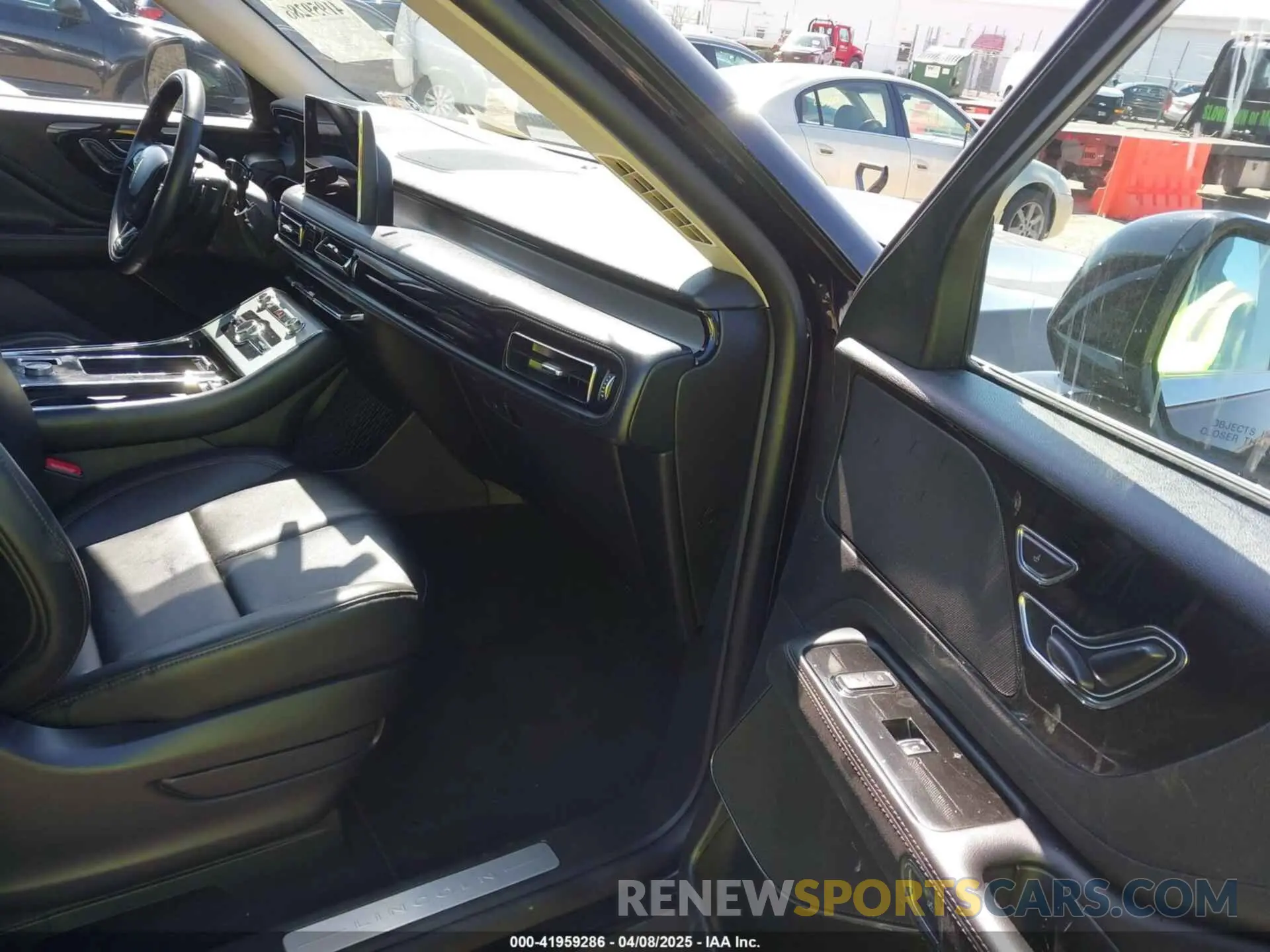 5 fotografías del automóvil dañado 5LM5J0XC4PGL16997 LINCOLN AVIATOR 2023