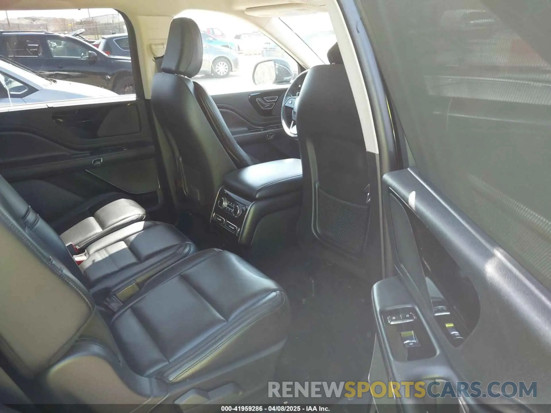 8 fotografías del automóvil dañado 5LM5J0XC4PGL16997 LINCOLN AVIATOR 2023