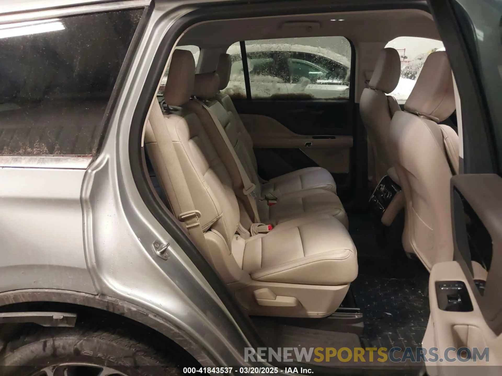 8 fotografías del automóvil dañado 5LM5J6XC2PGL18606 LINCOLN AVIATOR 2023