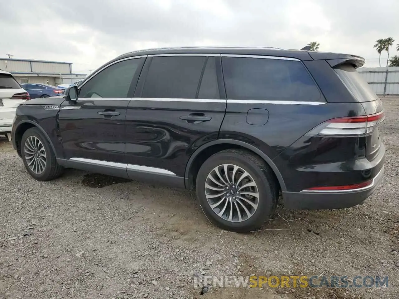 2 fotografías del automóvil dañado 5LM5J7WC2PGL01182 LINCOLN AVIATOR 2023