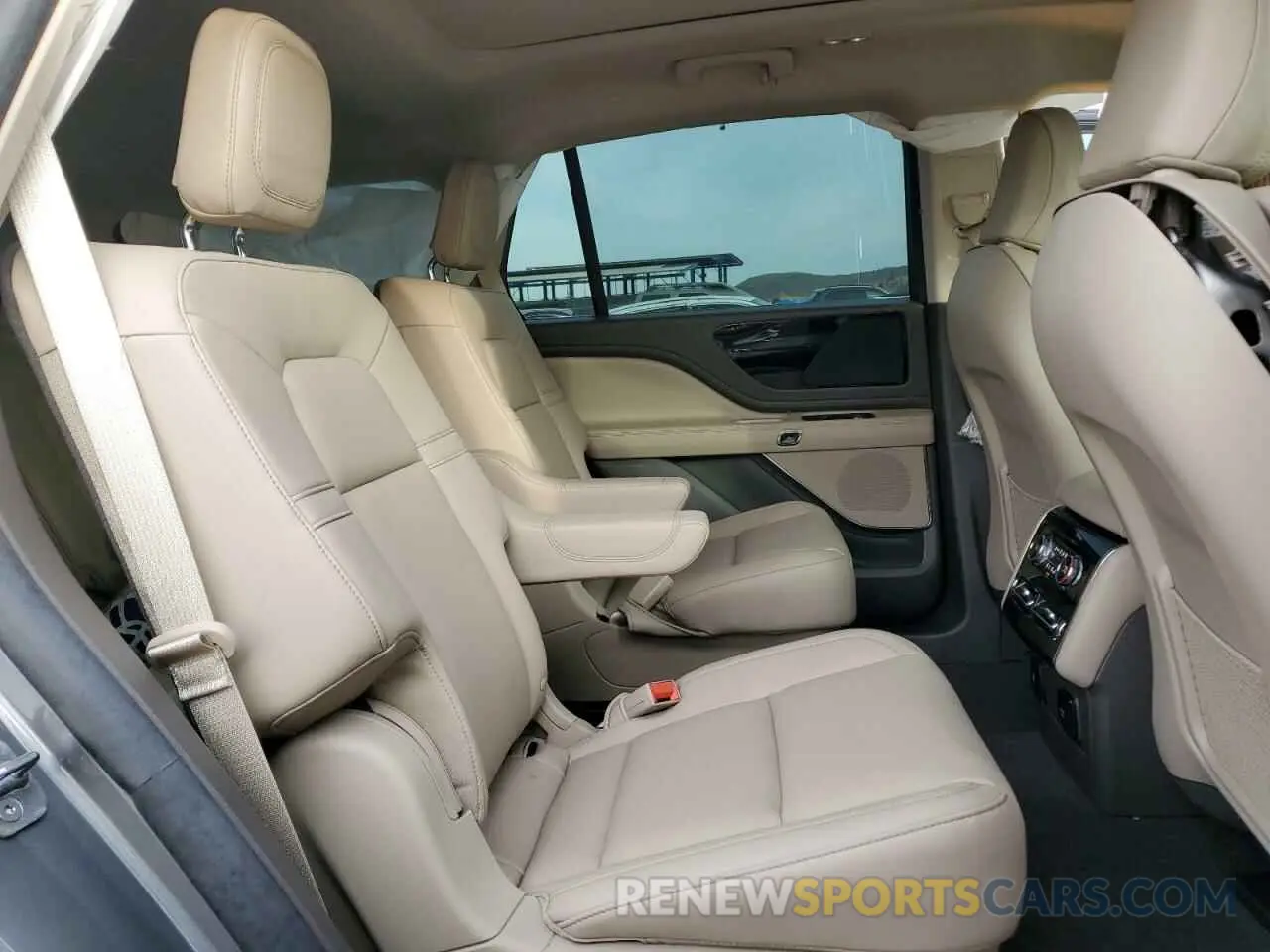 11 fotografías del automóvil dañado 5LM5J6WC5RGL05000 LINCOLN AVIATOR 2024