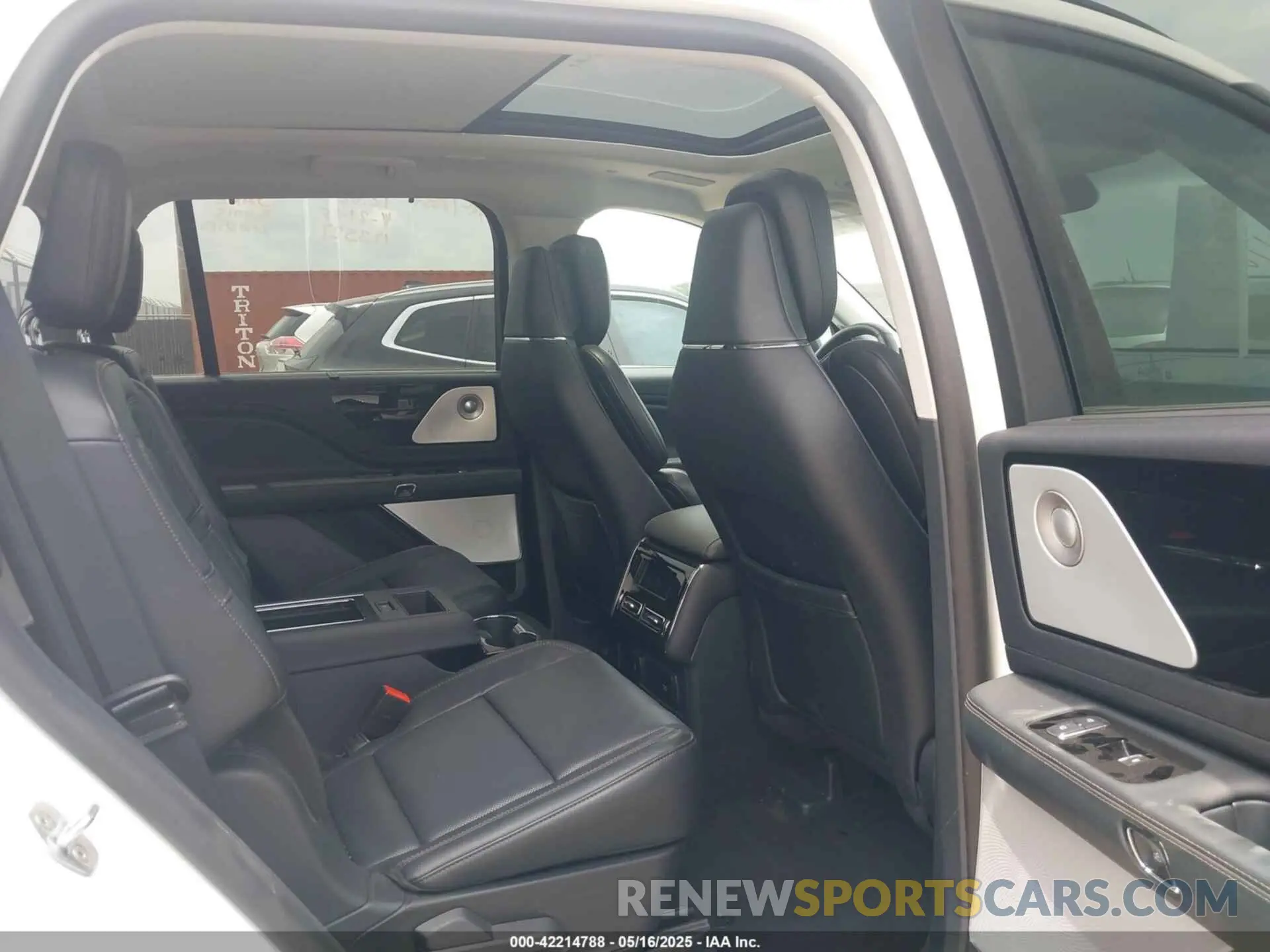 8 fotografías del automóvil dañado 5LM5J7XC2SGL13422 LINCOLN AVIATOR 2025