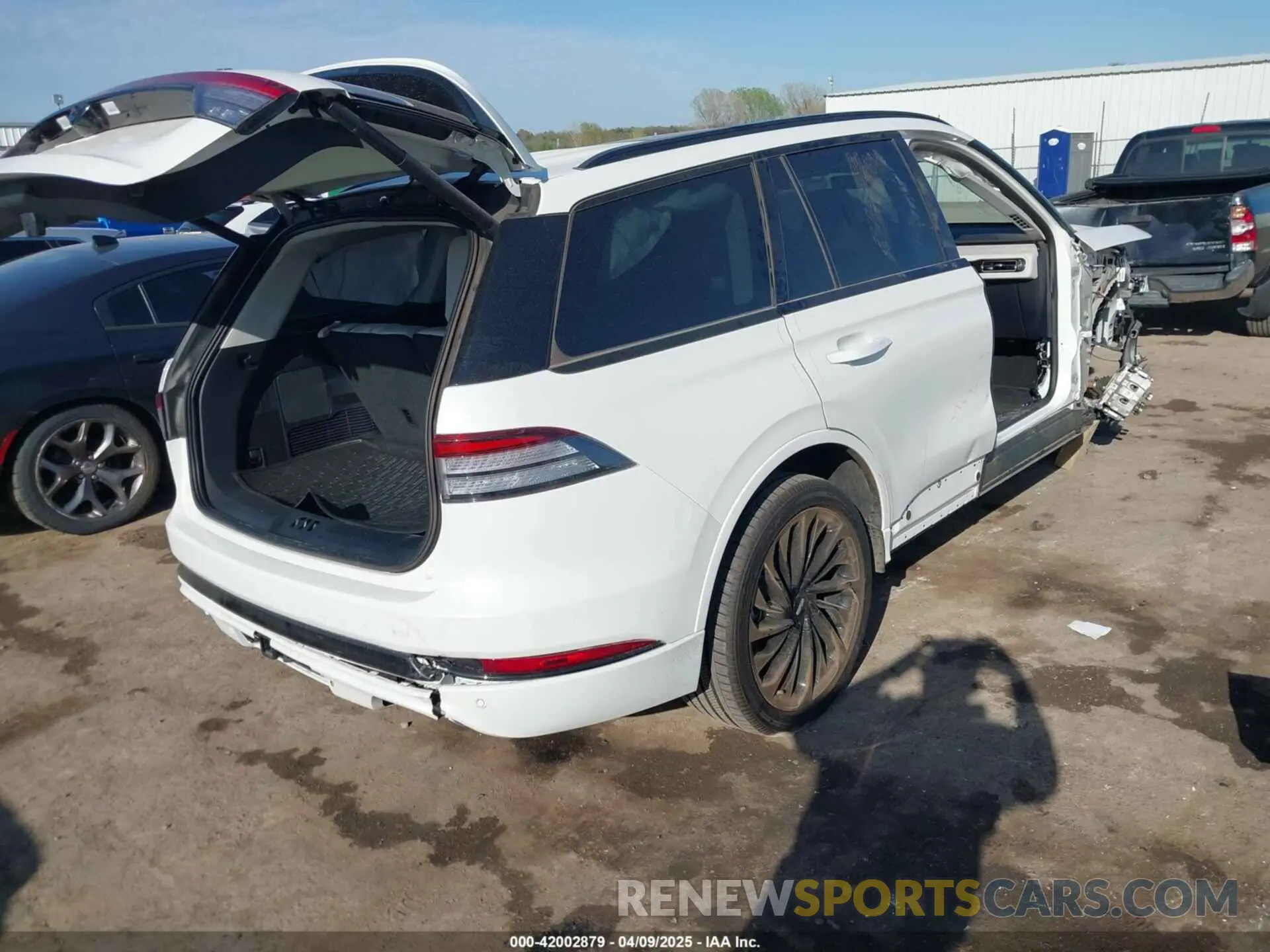 4 fotografías del automóvil dañado 5LM5J7XC4SGL15771 LINCOLN AVIATOR 2025