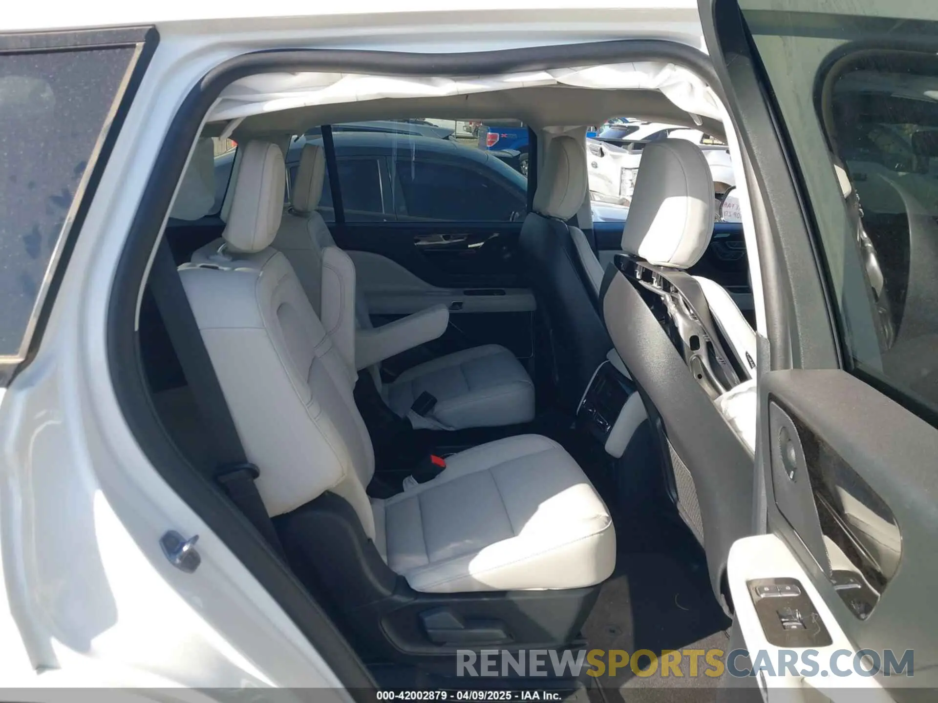 8 fotografías del automóvil dañado 5LM5J7XC4SGL15771 LINCOLN AVIATOR 2025